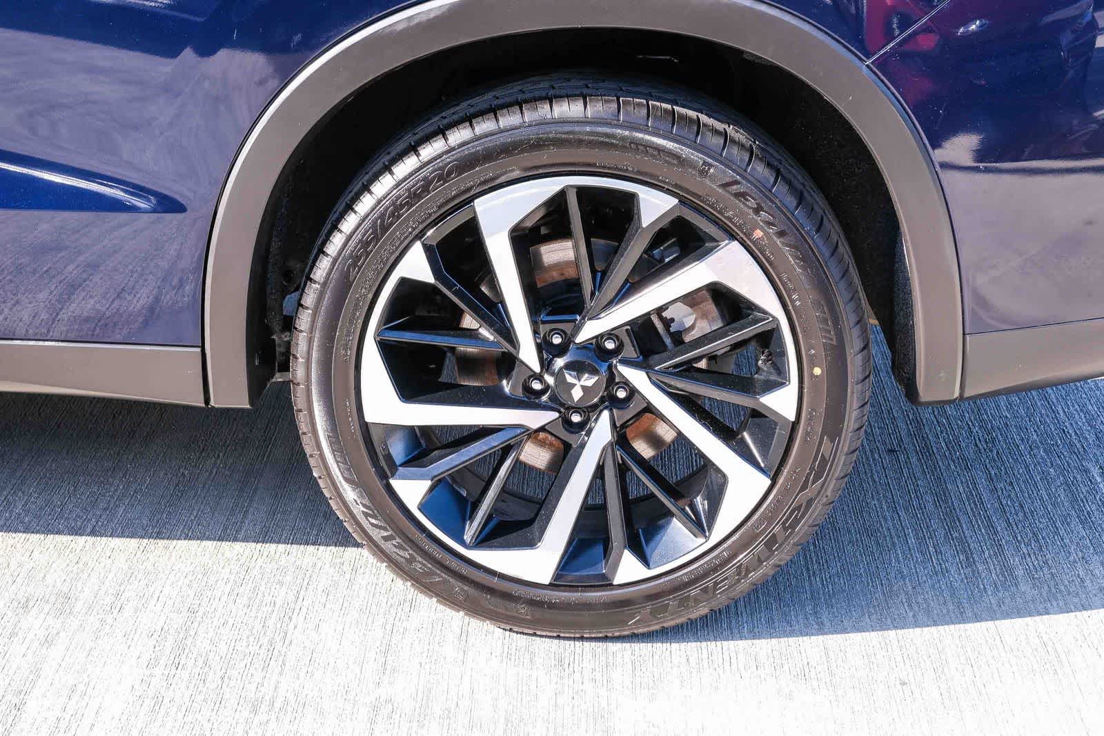 Thumbnail: 2024 Mitsubishi Outlander - 8