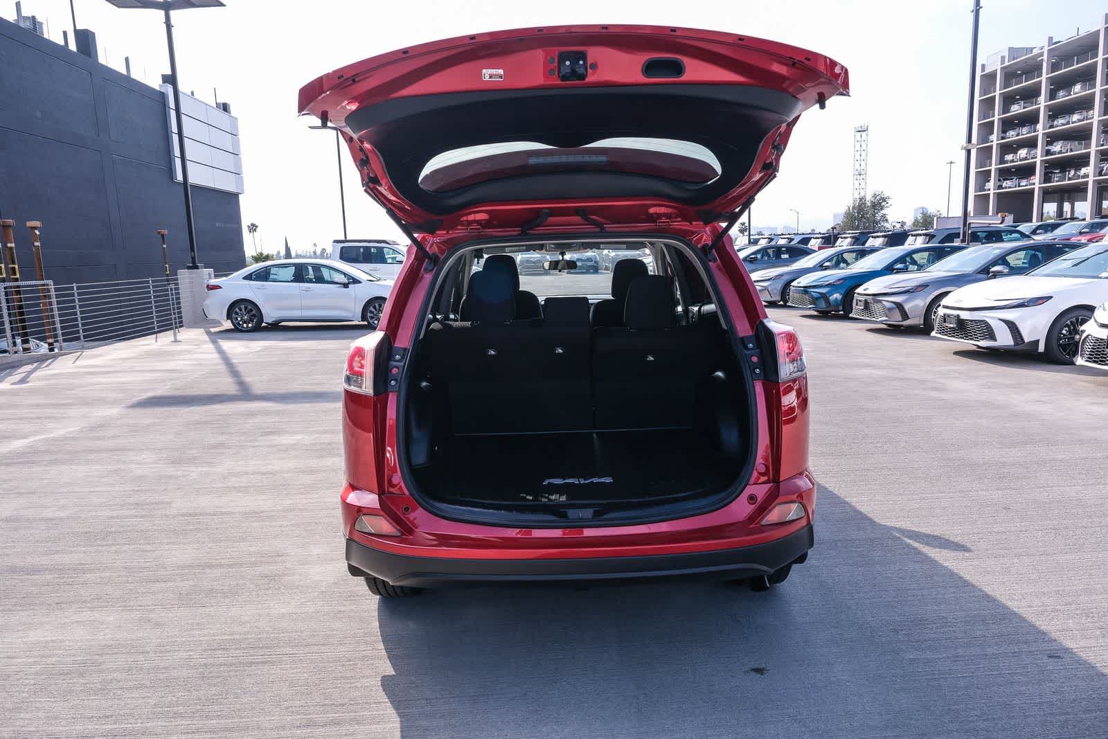 Thumbnail: 2016 Toyota RAV4 - 25