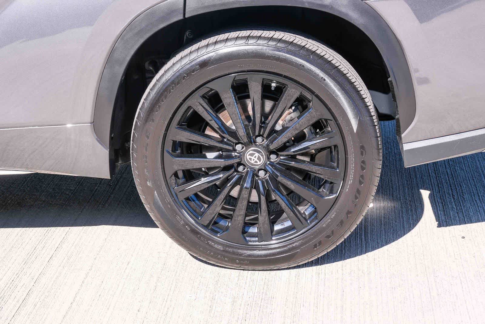 Thumbnail: 2025 Toyota Highlander - 9