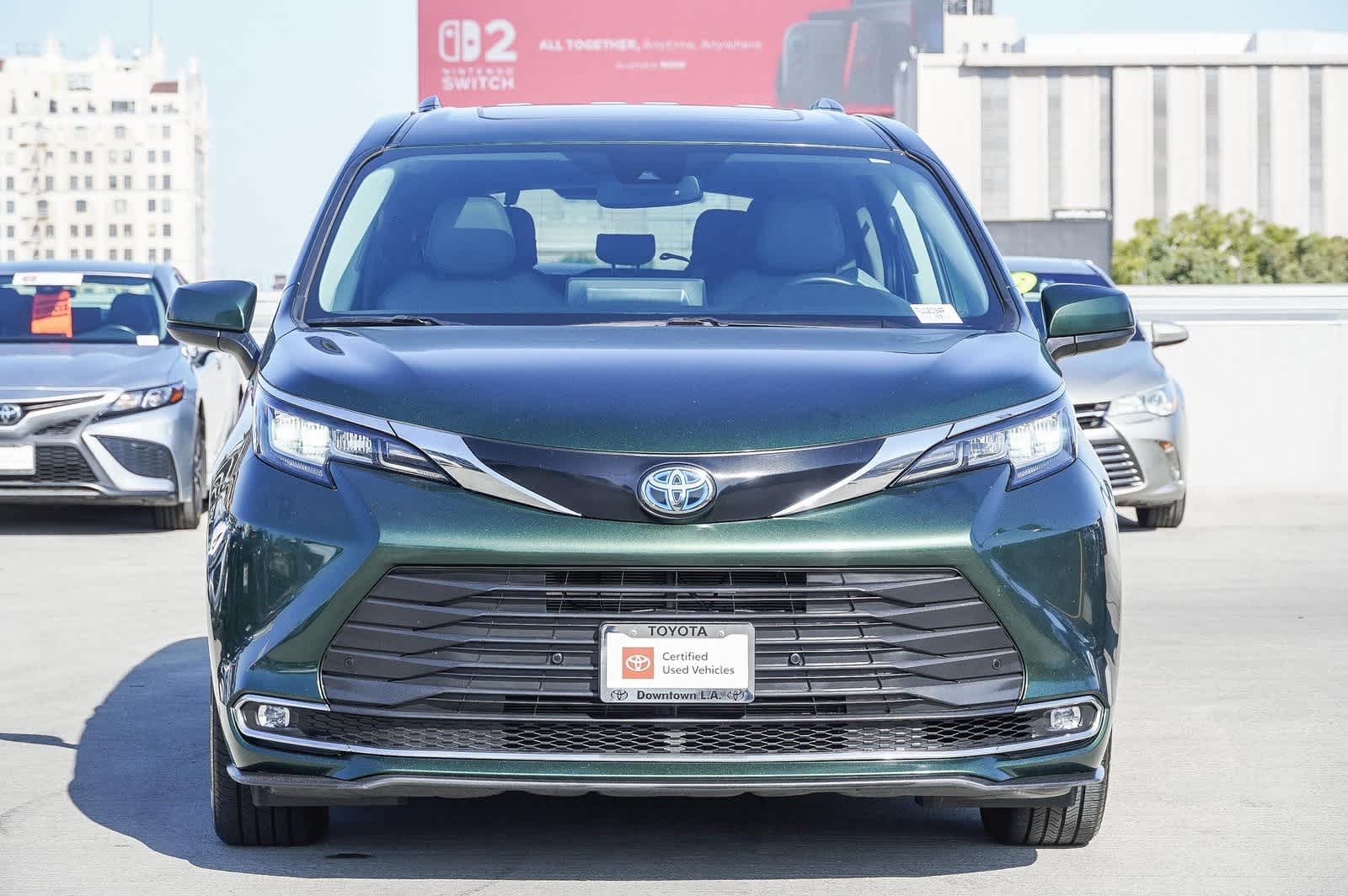 2023 Toyota Sienna XLE 2