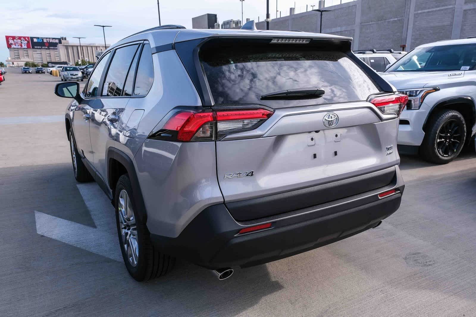 Thumbnail: 2025 Toyota RAV4 - 8