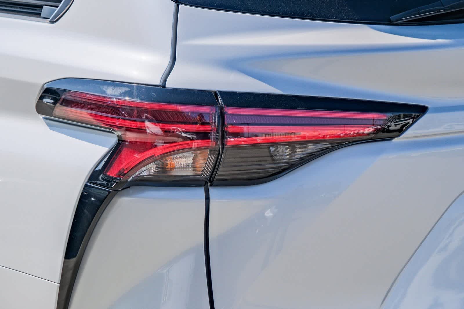 Thumbnail: 2023 Toyota Sienna - 7