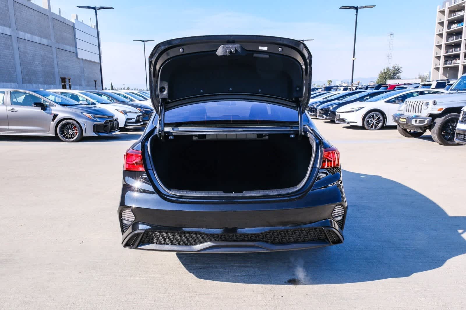 Thumbnail: 2023 Kia Forte - 27