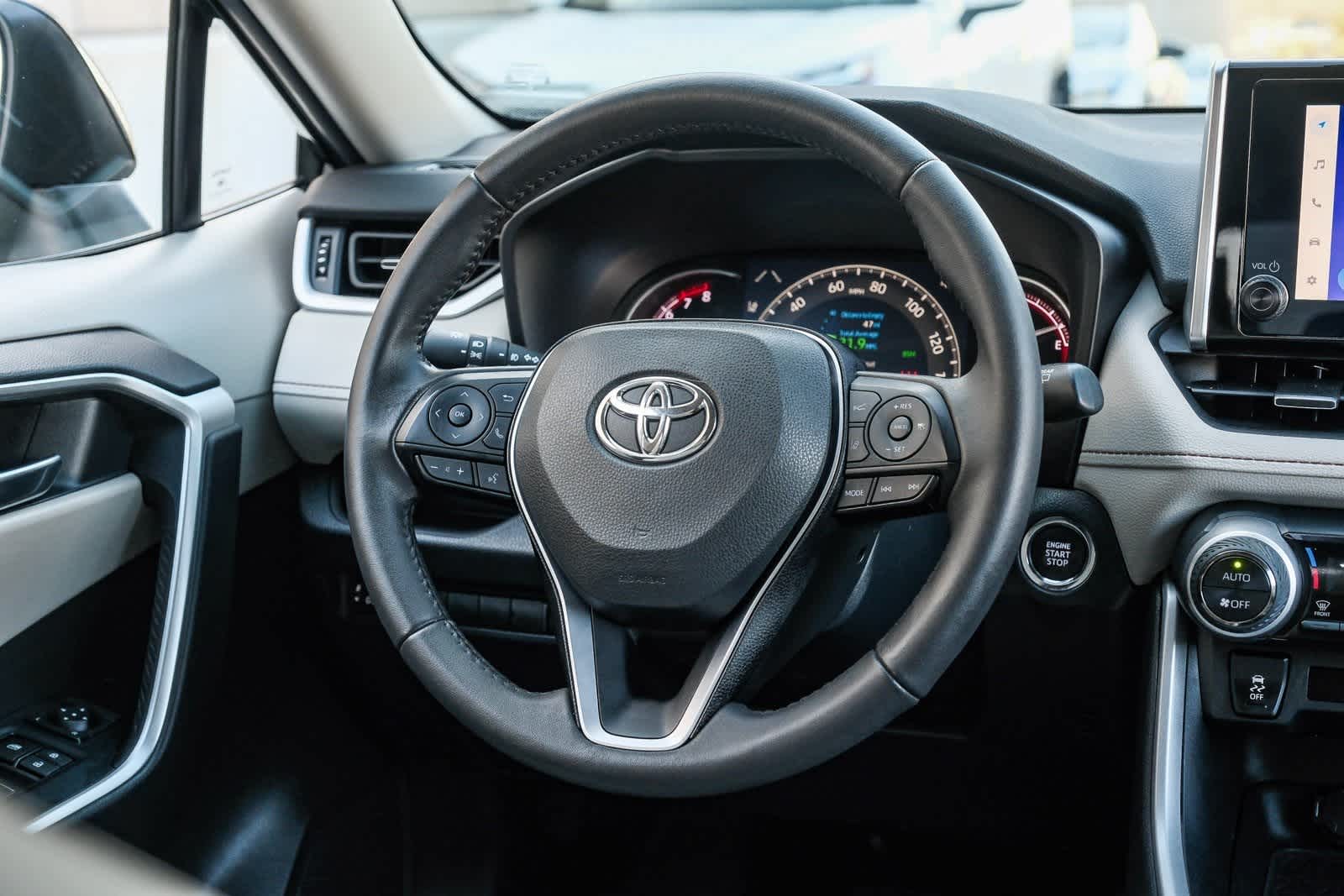 Thumbnail: 2023 Toyota RAV4 - 17