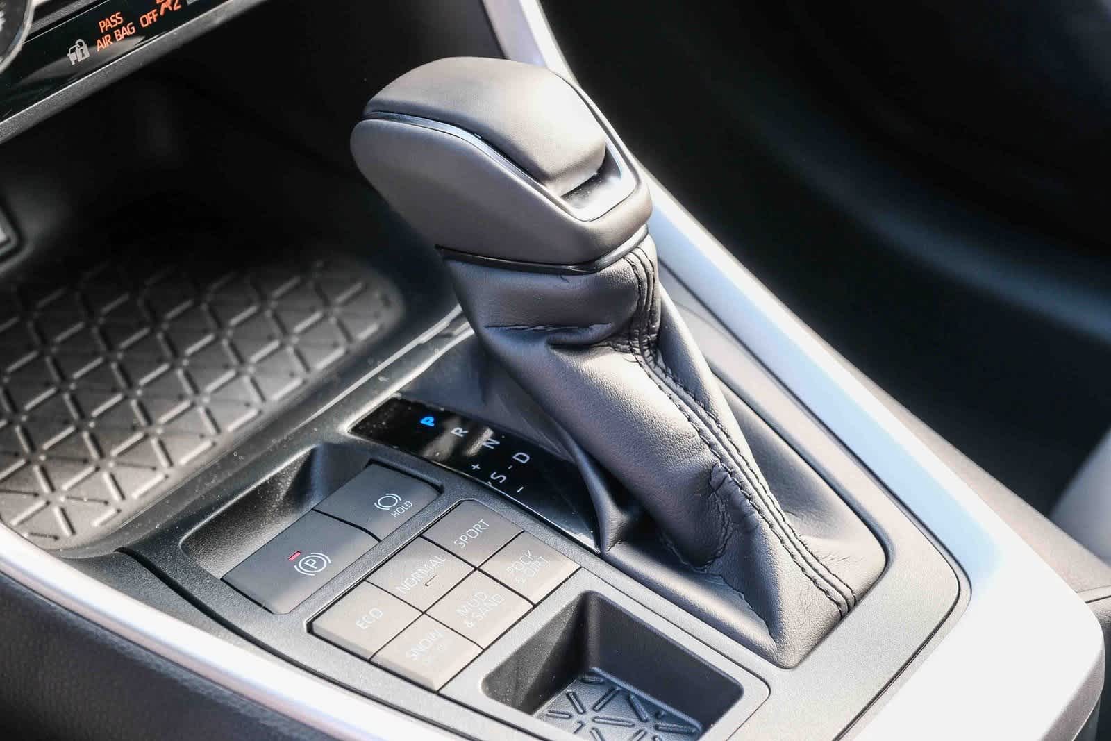 Thumbnail: 2025 Toyota RAV4 - 21