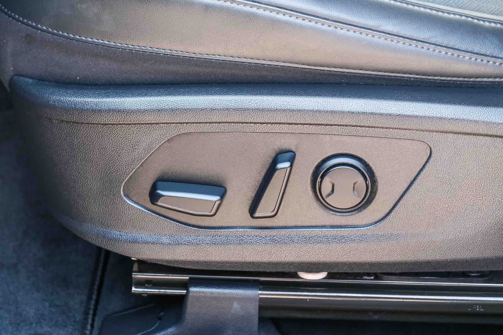 Thumbnail: 2023 Kia Sorento - 25