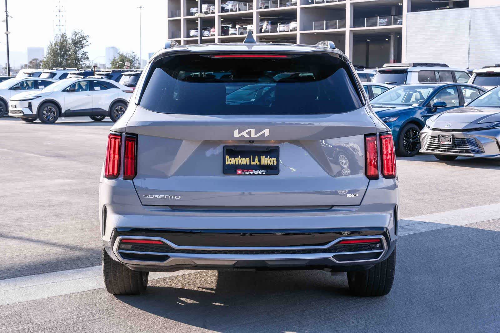 Thumbnail: 2023 Kia Sorento - 5
