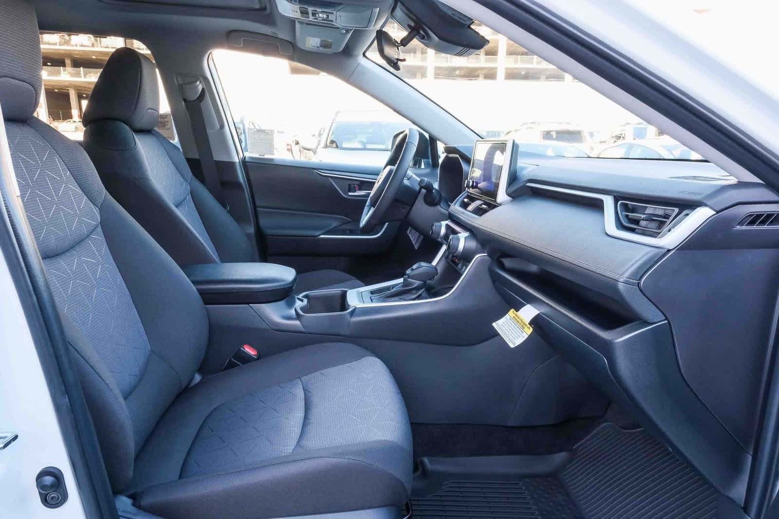 Thumbnail: 2025 Toyota RAV4 - 18