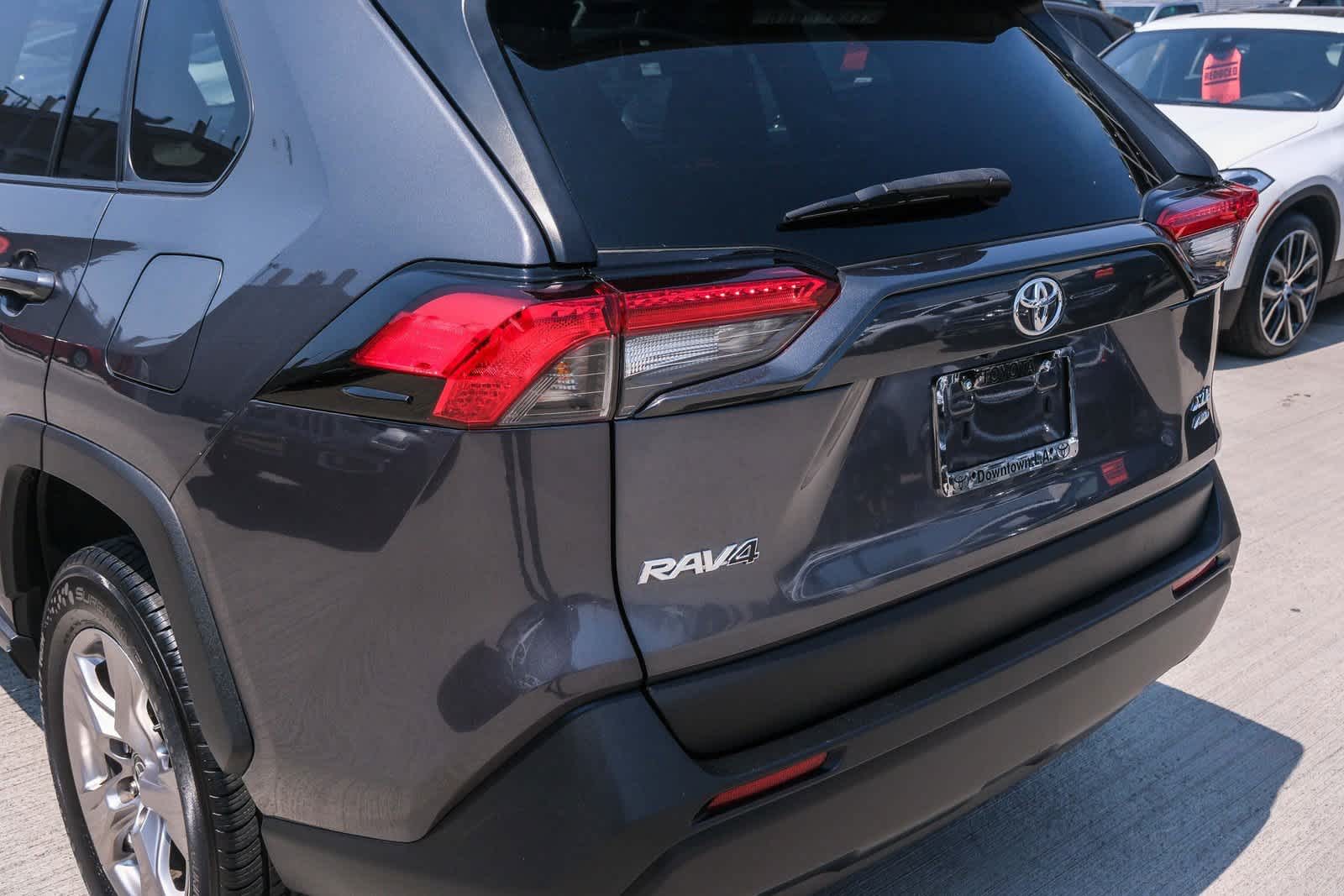 Thumbnail: 2022 Toyota RAV4 - 8