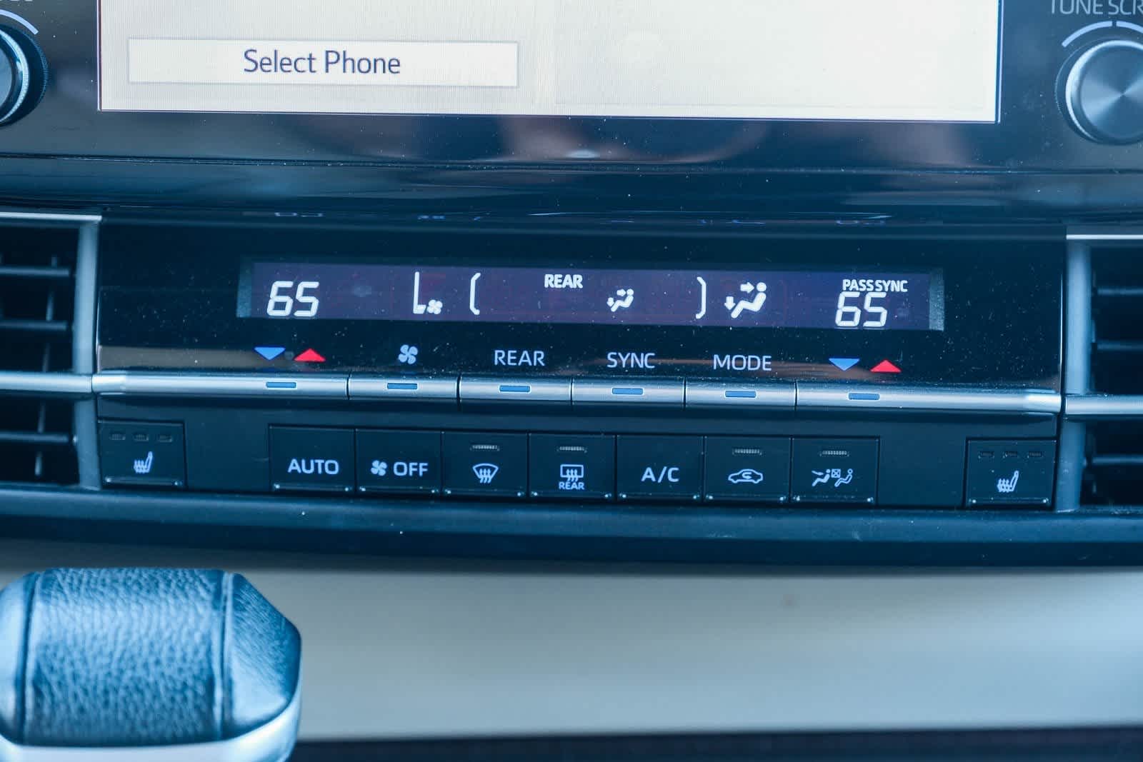 Thumbnail: 2021 Toyota Sienna - 15