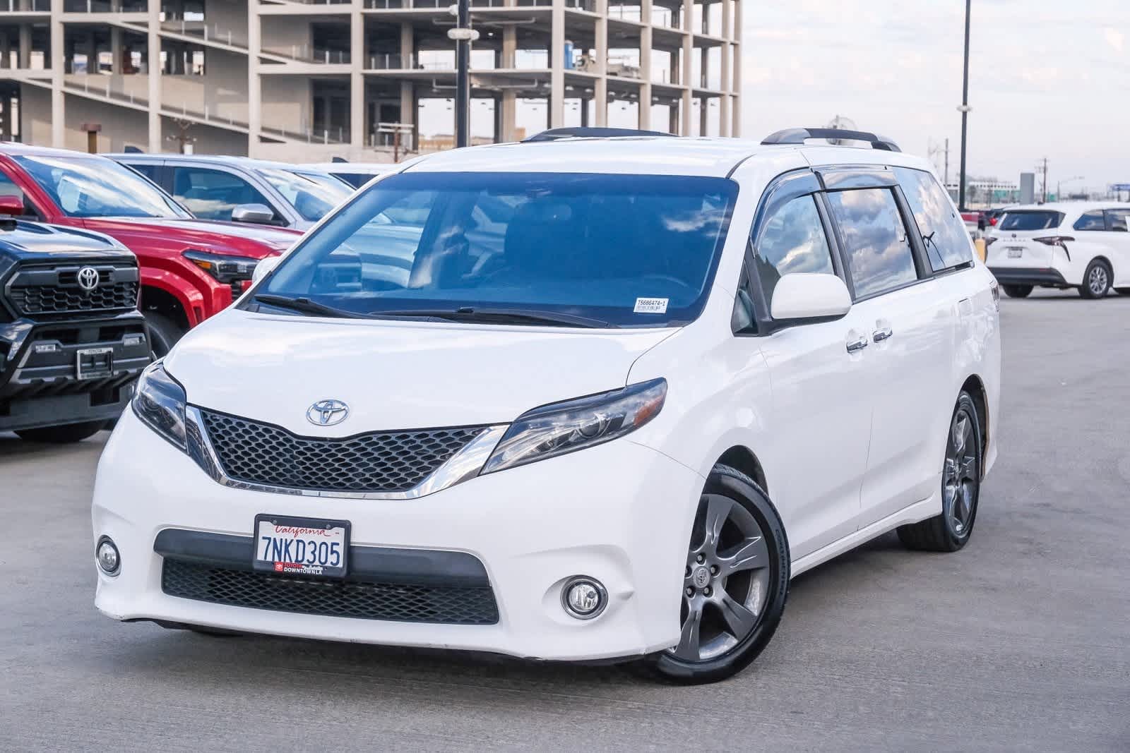 Thumbnail: 2015 Toyota Sienna - 1