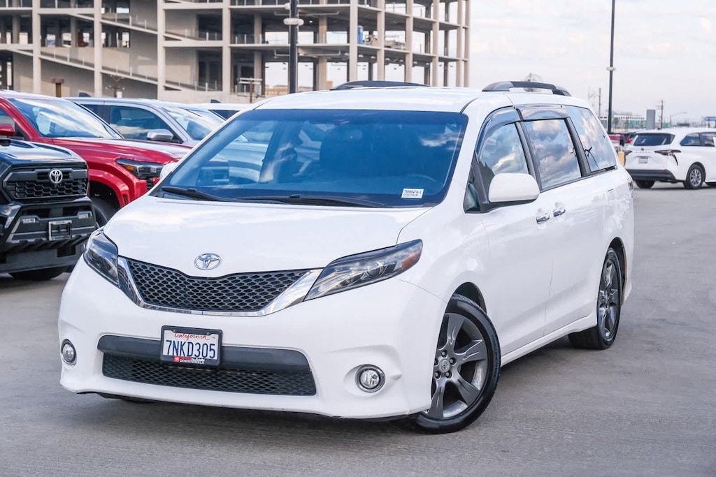 Used 2015 Toyota Sienna SE Van