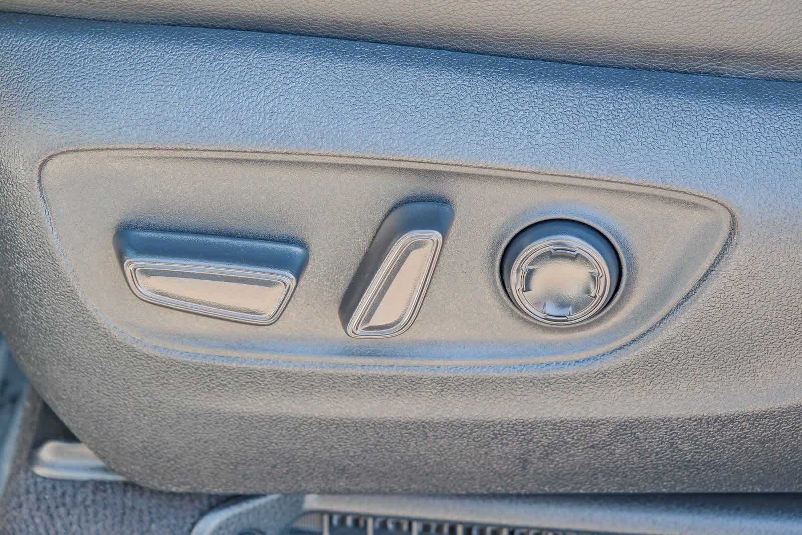Thumbnail: 2023 Toyota Sienna - 22