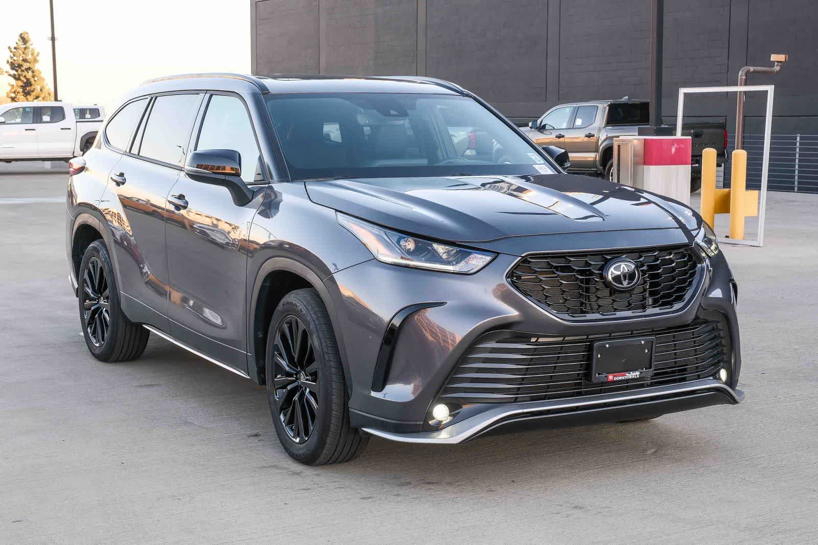 Thumbnail: 2025 Toyota Highlander - 3