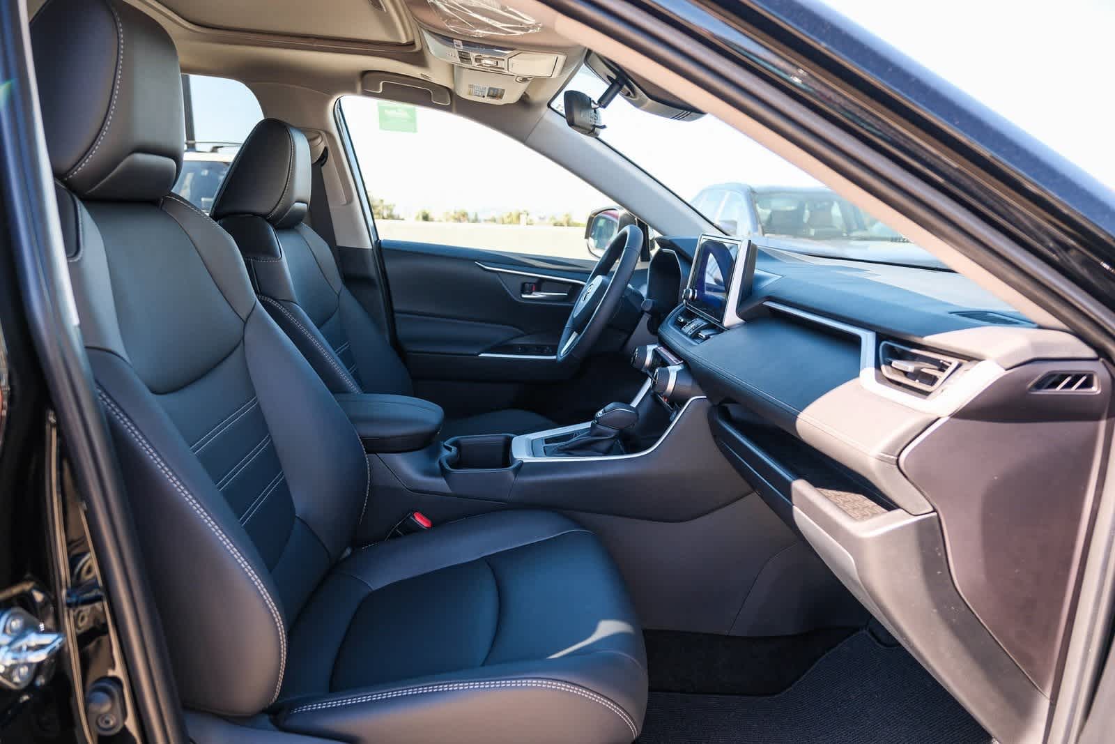 Thumbnail: 2025 Toyota RAV4 - 18