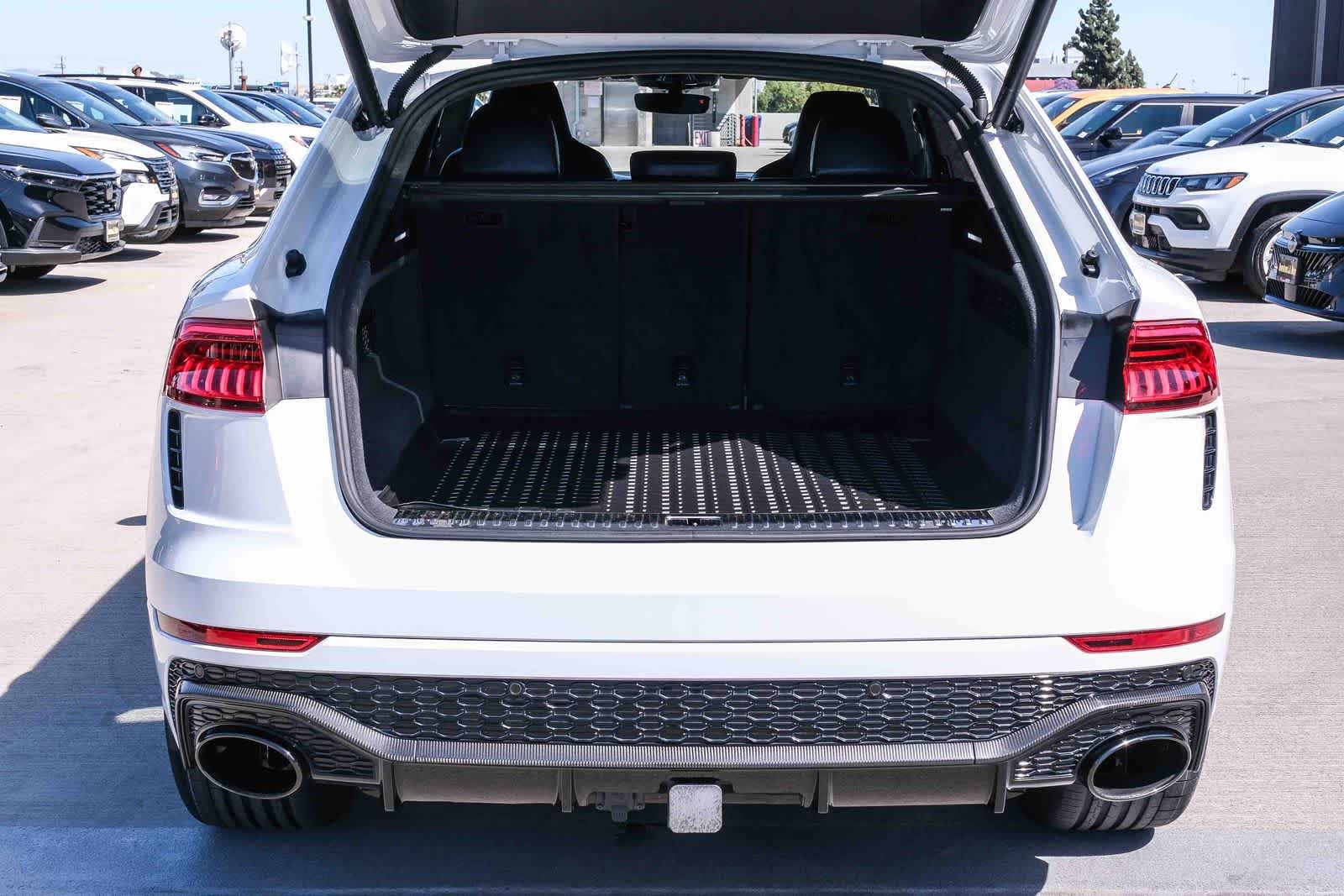 Thumbnail: 2022 Audi RS Q8 - 27