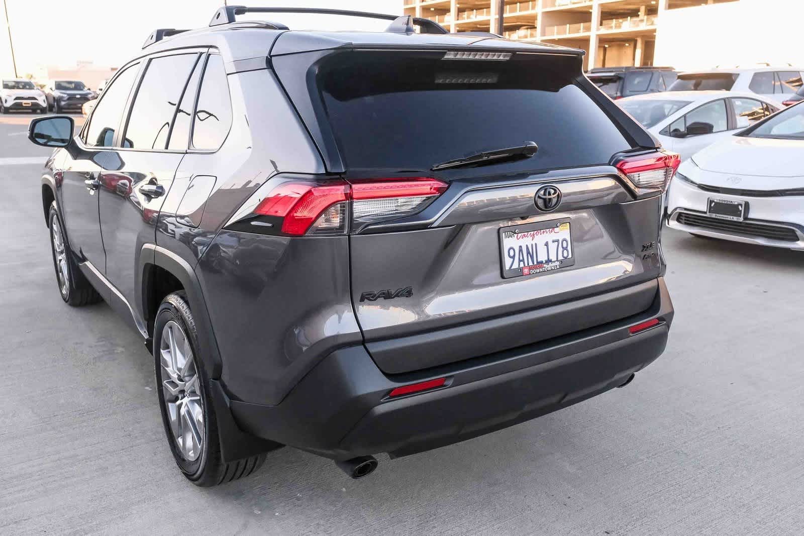 Thumbnail: 2022 Toyota RAV4 - 8