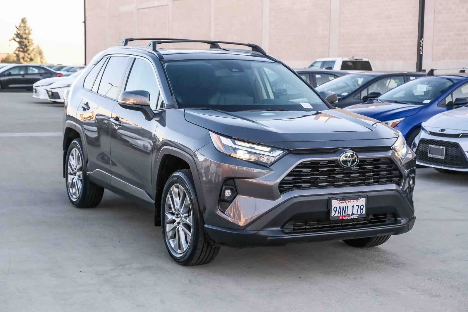 Thumbnail: 2022 Toyota RAV4 - 3