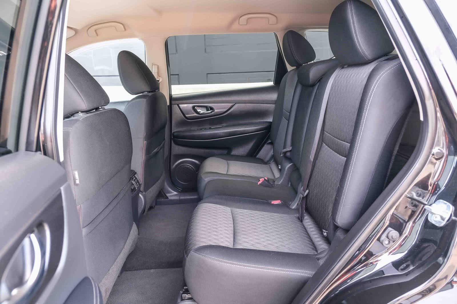 Thumbnail: 2018 Nissan Rogue - 16