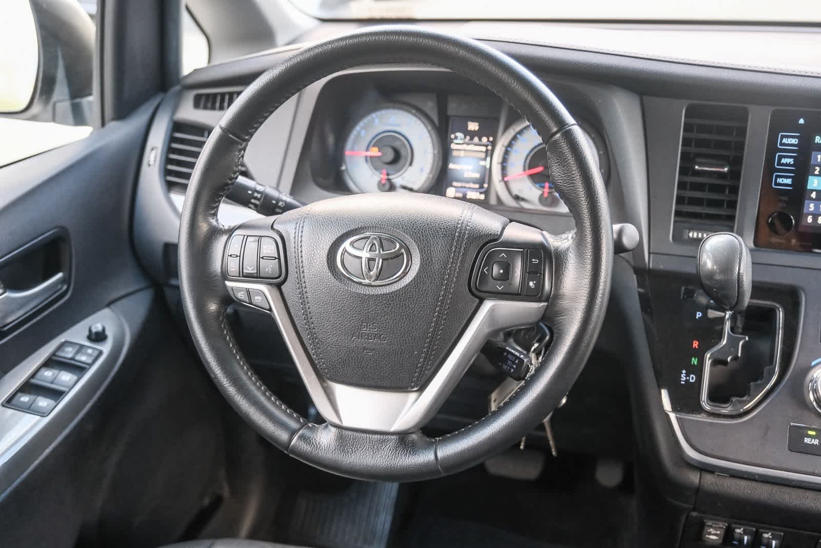 Thumbnail: 2015 Toyota Sienna - 17