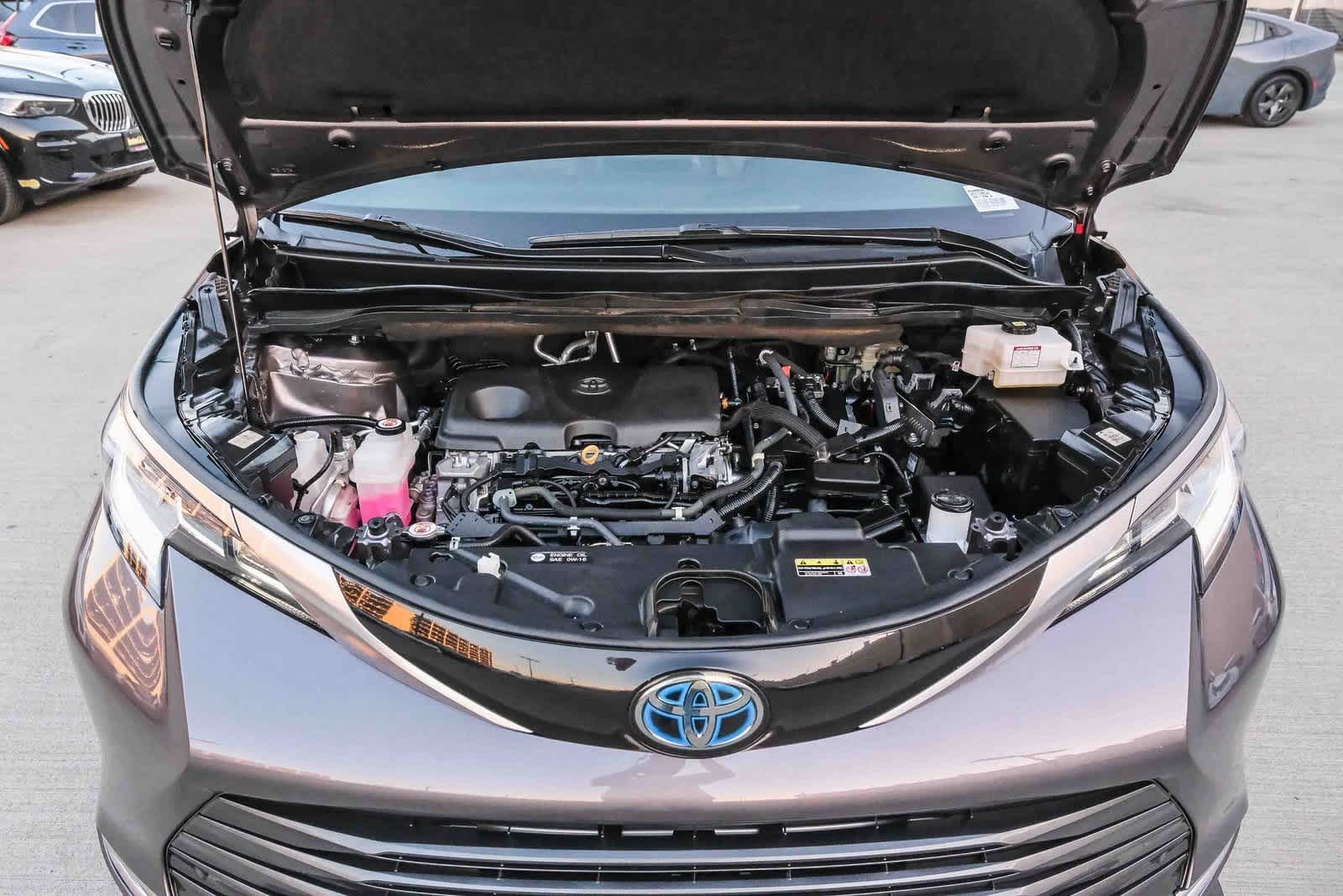 Thumbnail: 2021 Toyota Sienna - 28