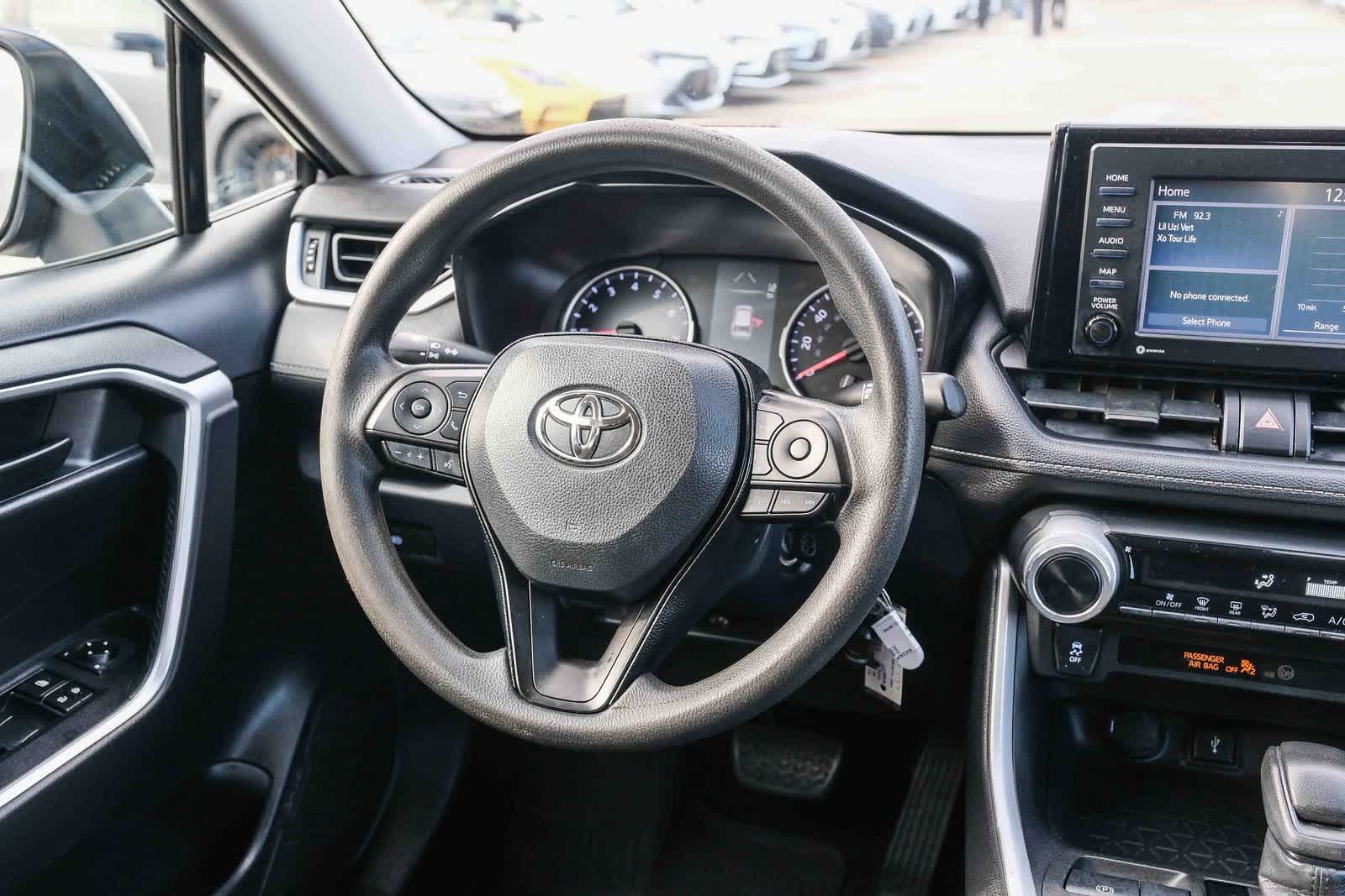 Thumbnail: 2020 Toyota RAV4 - 17