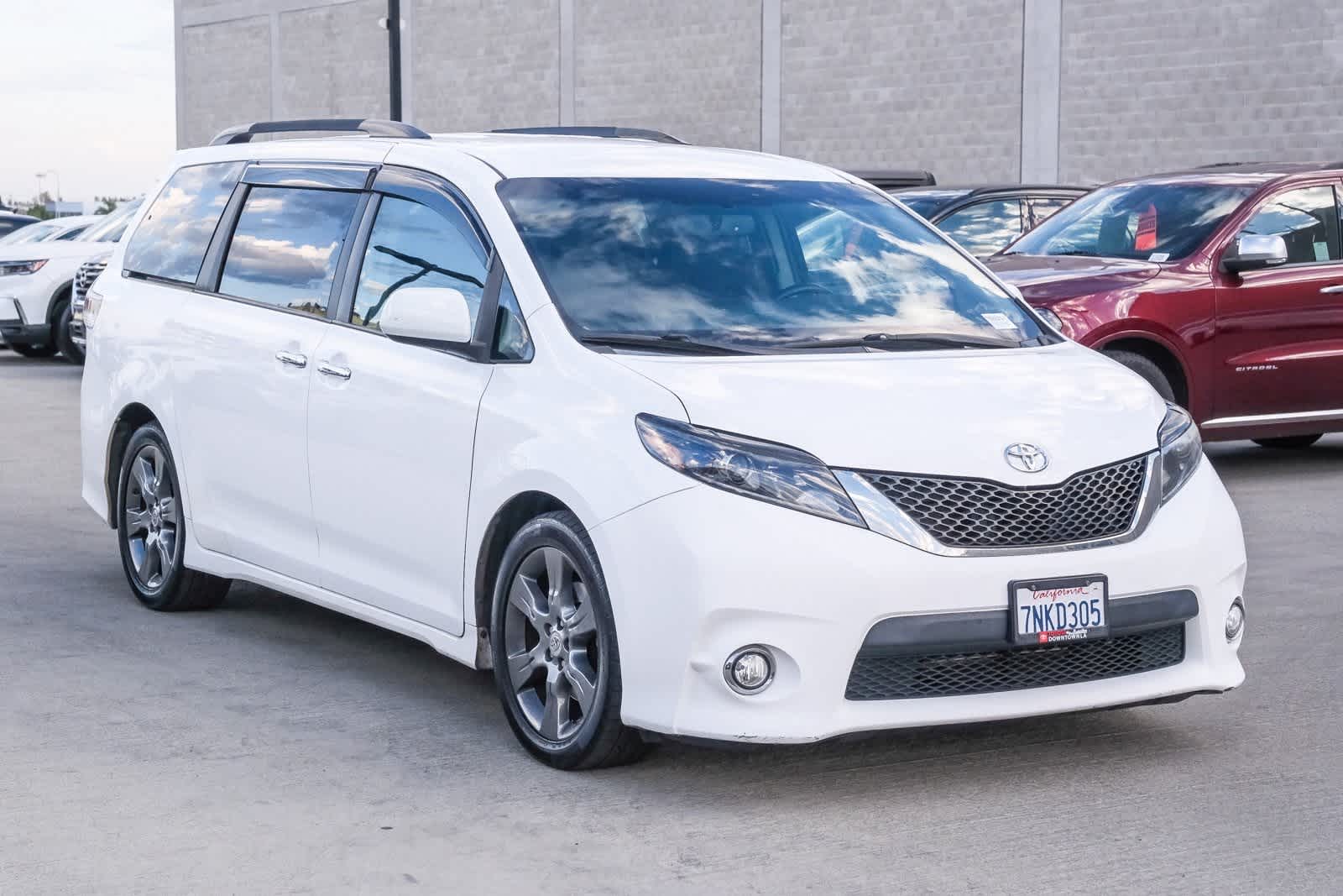 Thumbnail: 2015 Toyota Sienna - 3