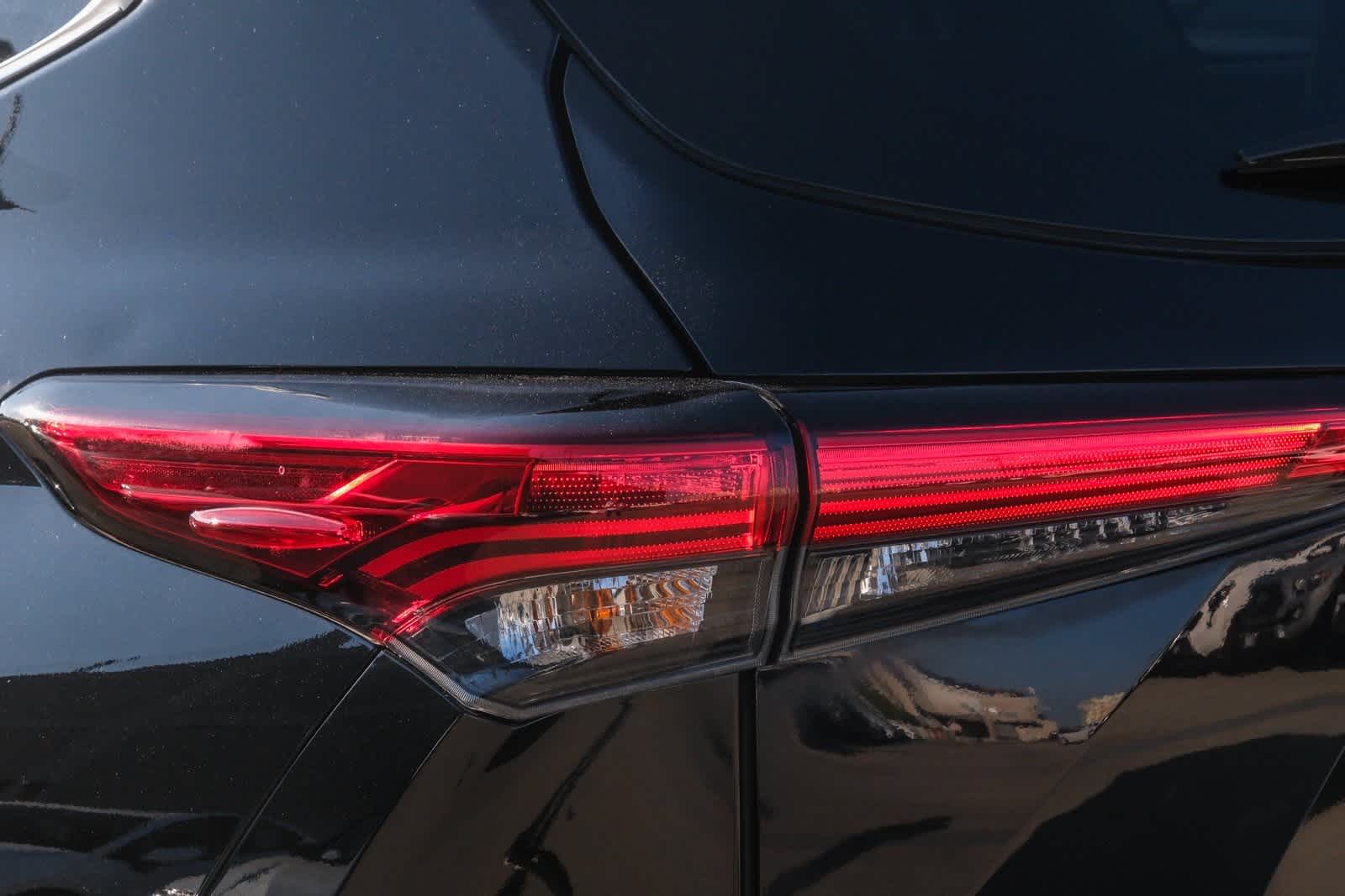 Thumbnail: 2022 Toyota Highlander - 7