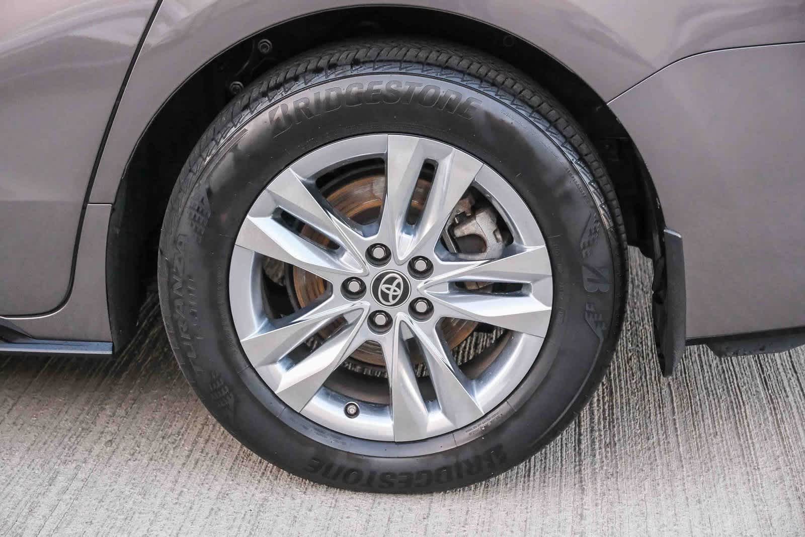 Thumbnail: 2021 Toyota Sienna - 9