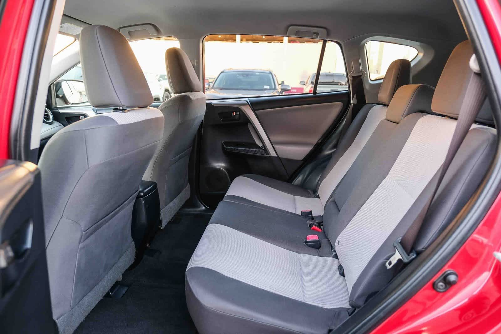 Thumbnail: 2015 Toyota RAV4 - 17