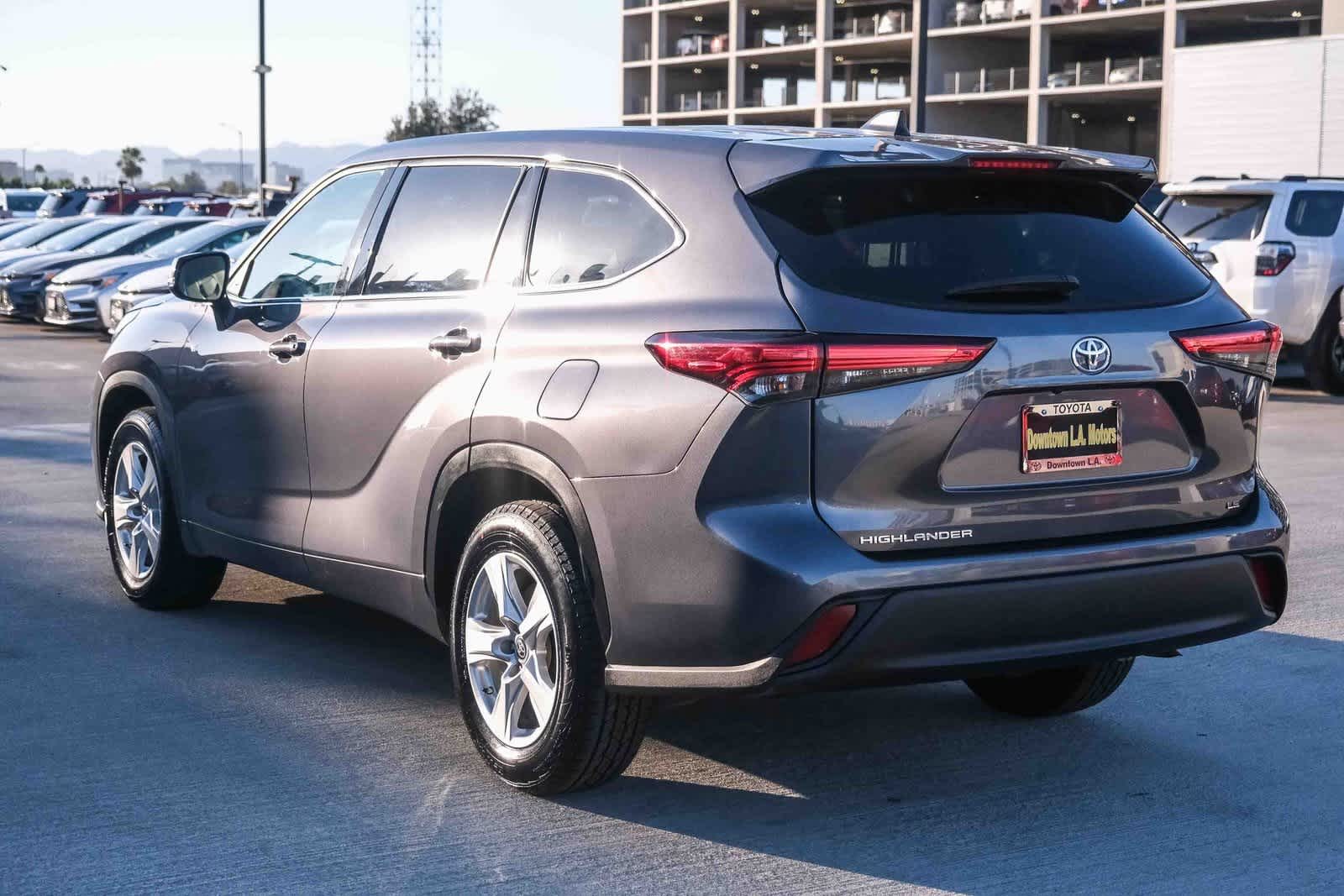 Thumbnail: 2022 Toyota Highlander - 6