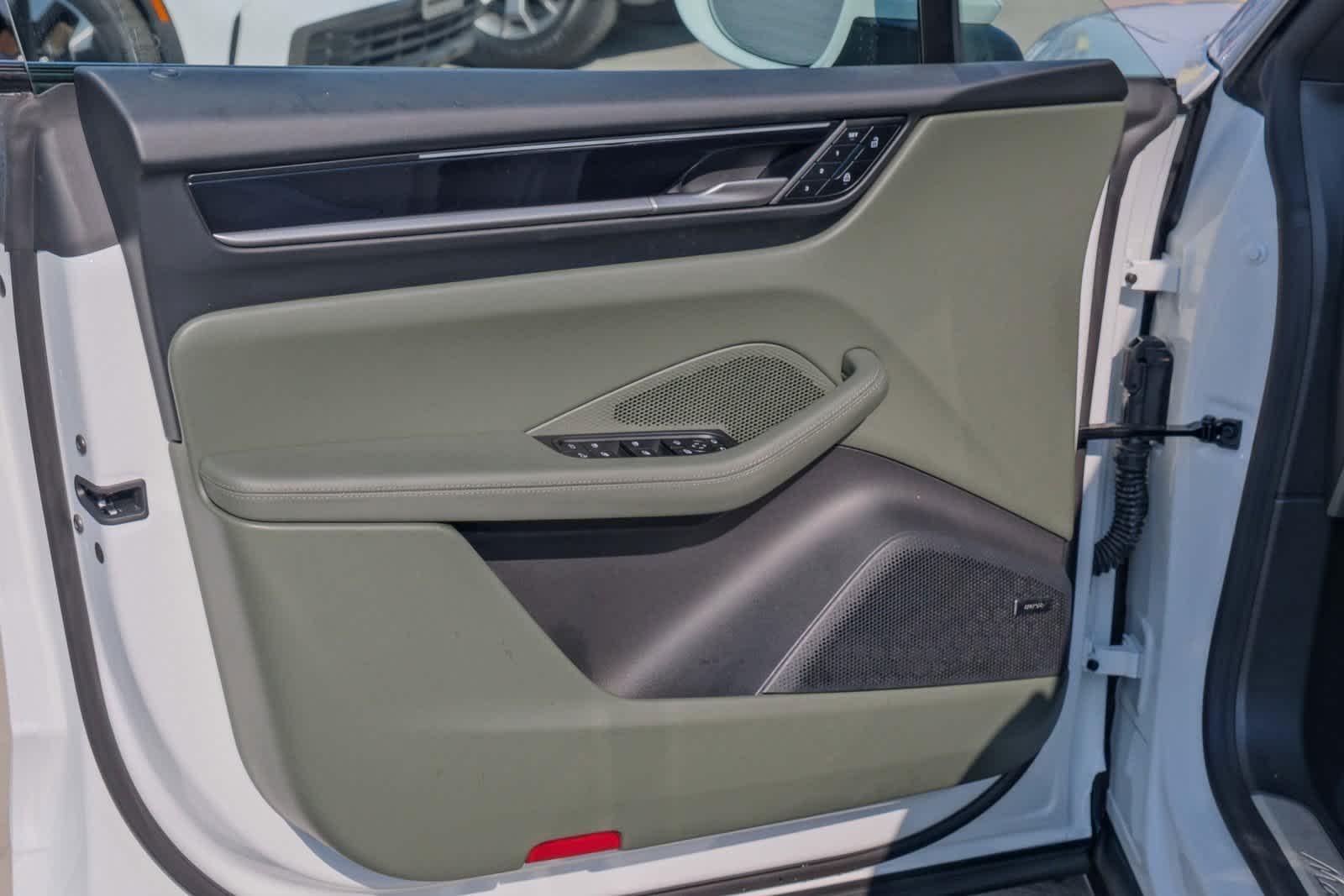 Thumbnail: 2024 Porsche Macan - 23