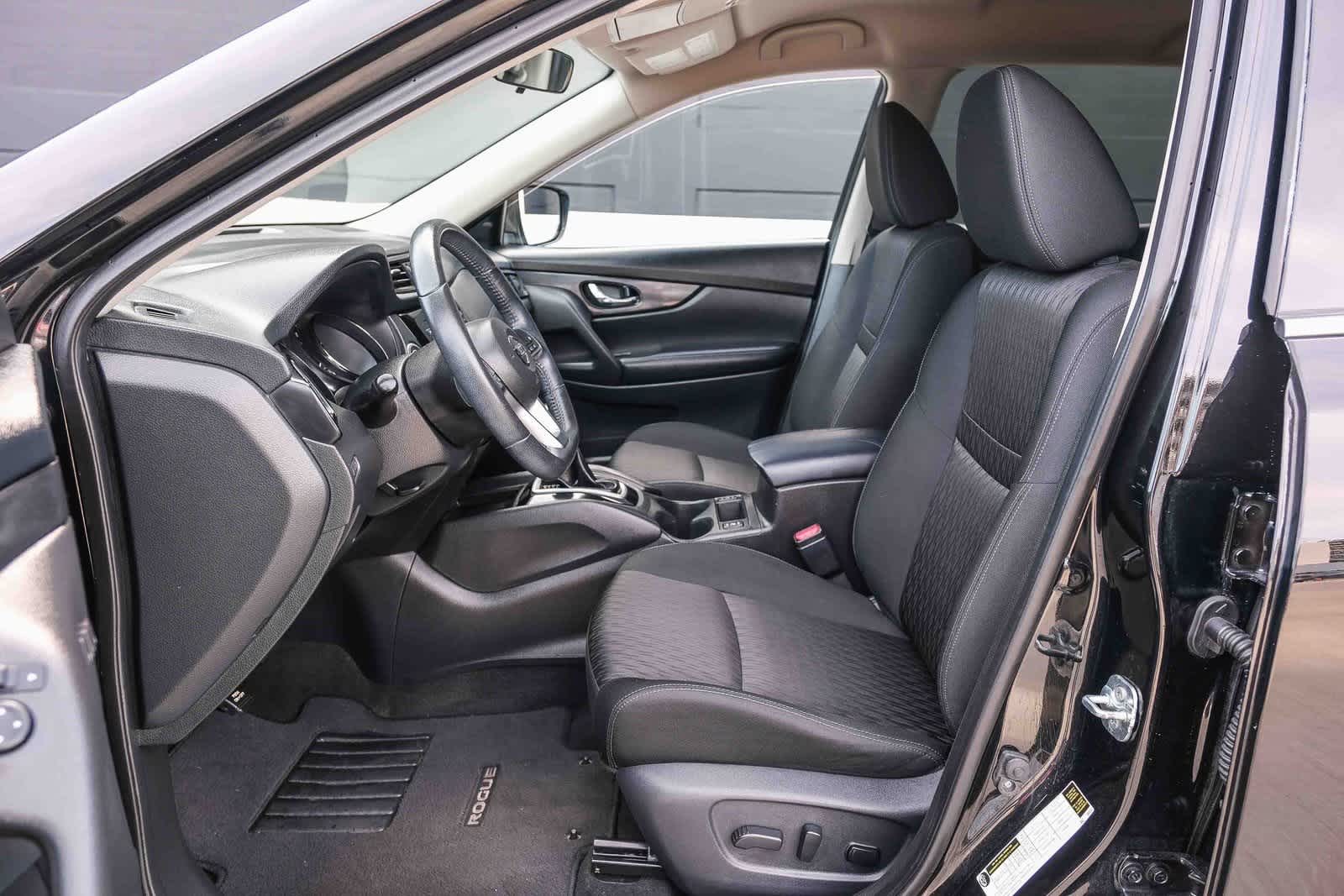 Thumbnail: 2018 Nissan Rogue - 17