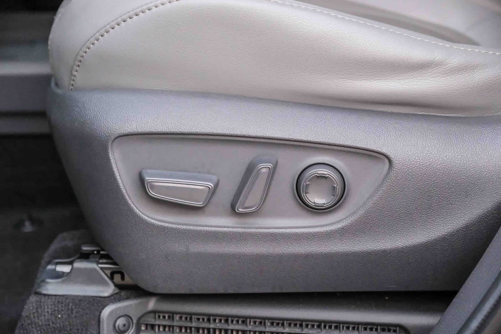 Thumbnail: 2021 Toyota Sienna - 25