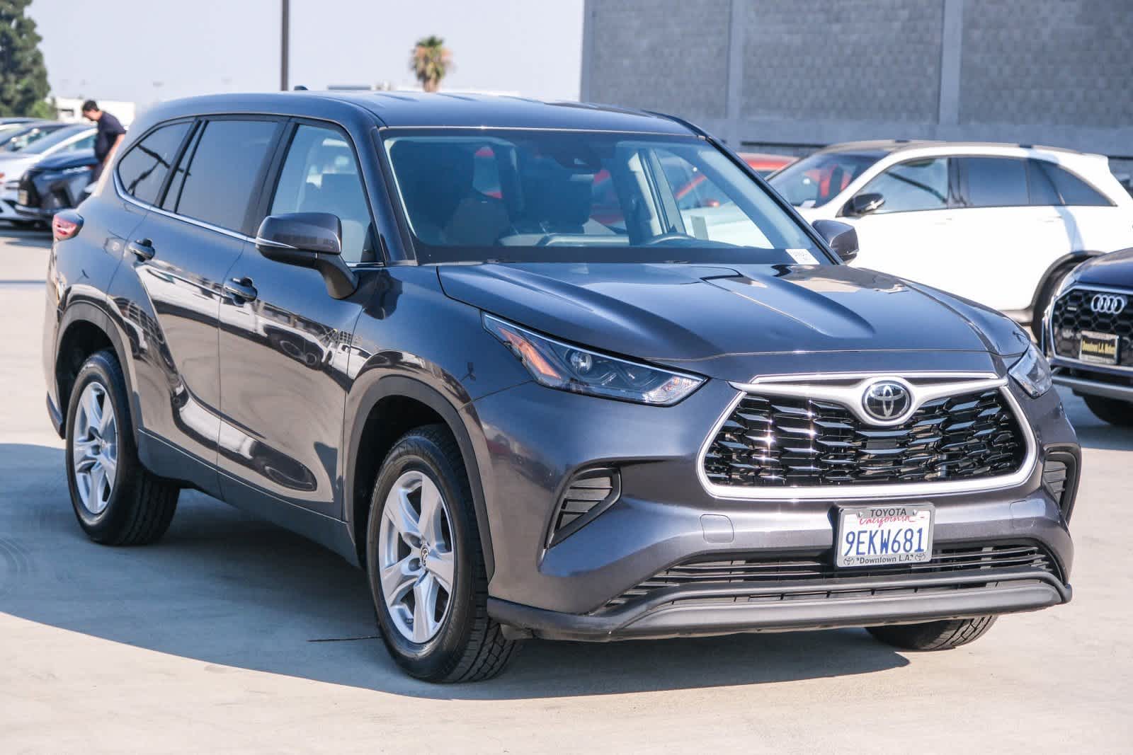 Thumbnail: 2023 Toyota Highlander - 3