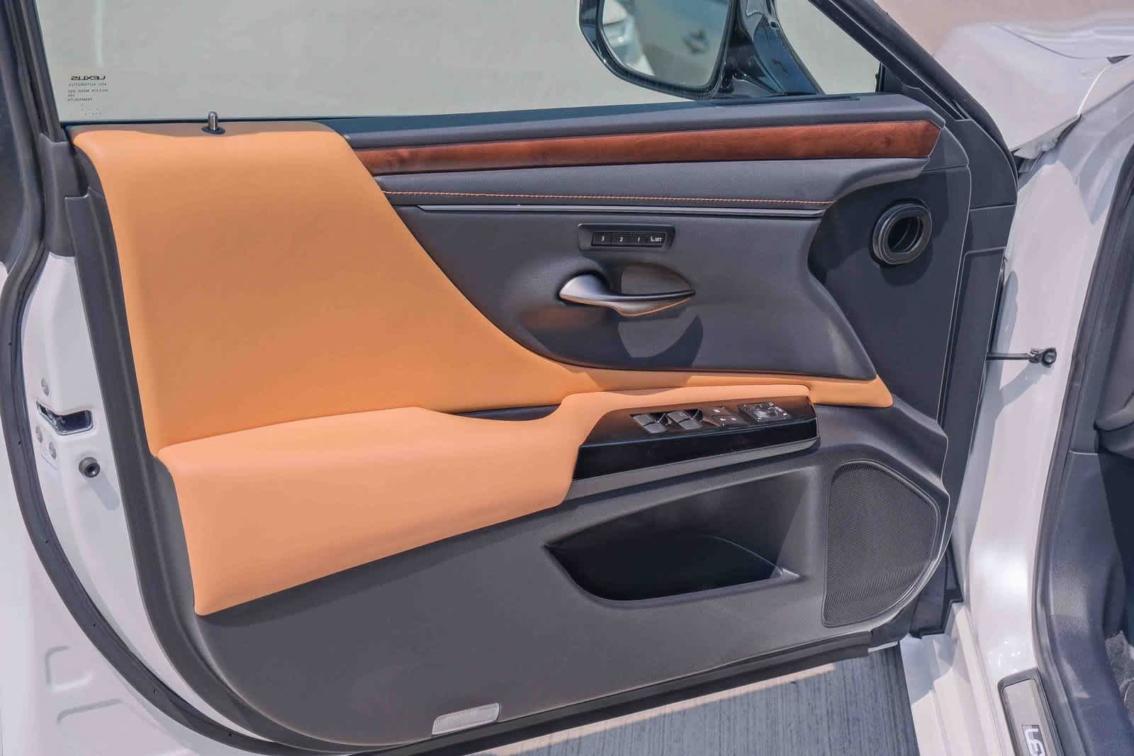 Thumbnail: 2025 Lexus ES - 23