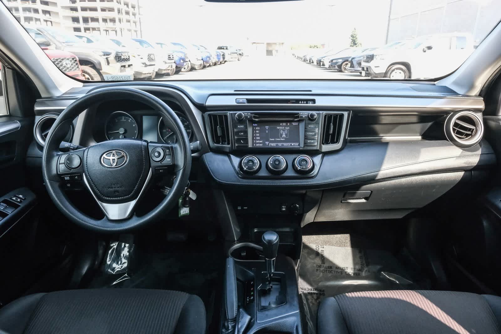 Thumbnail: 2018 Toyota RAV4 - 9