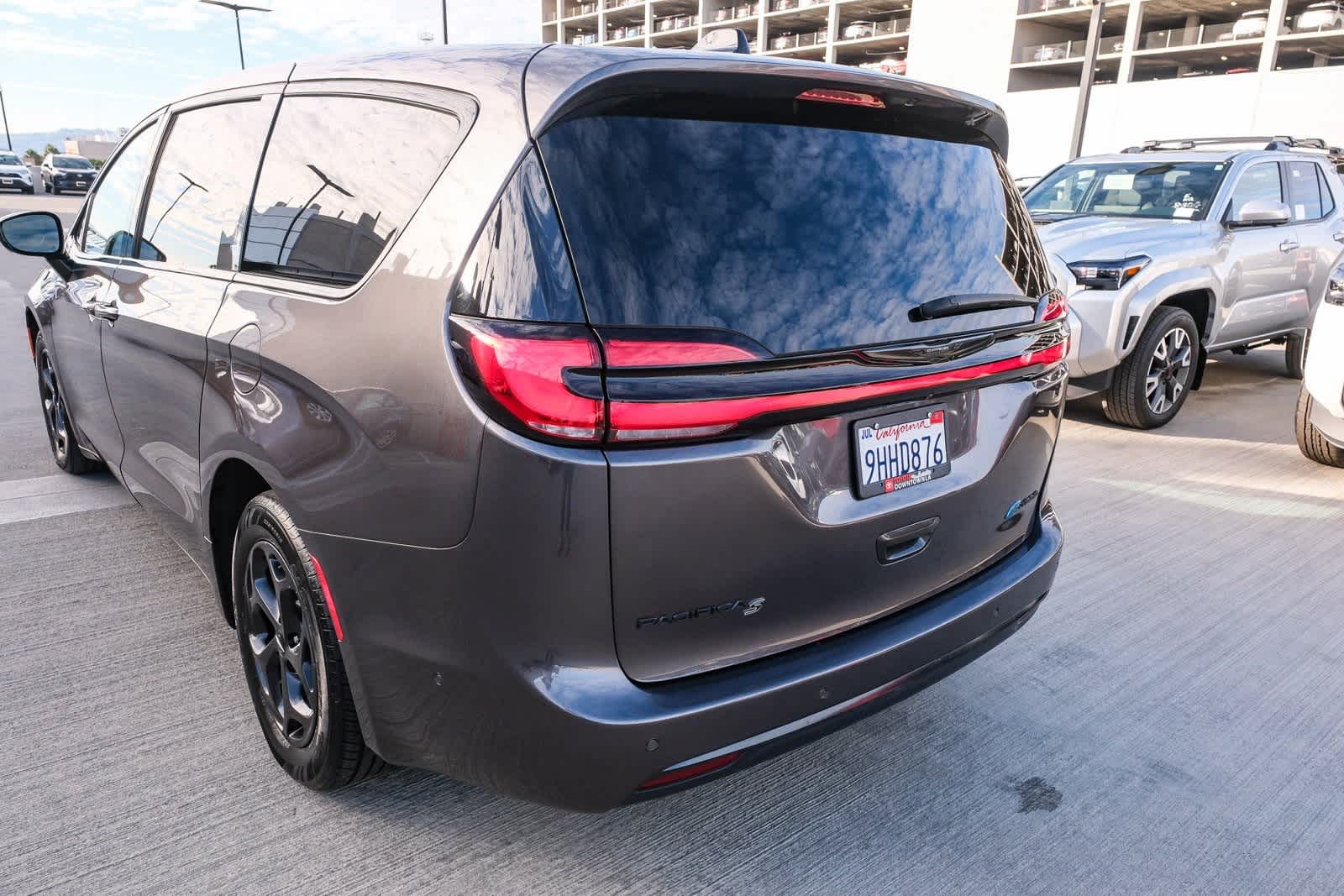 Thumbnail: 2023 Chrysler Pacifica - 8