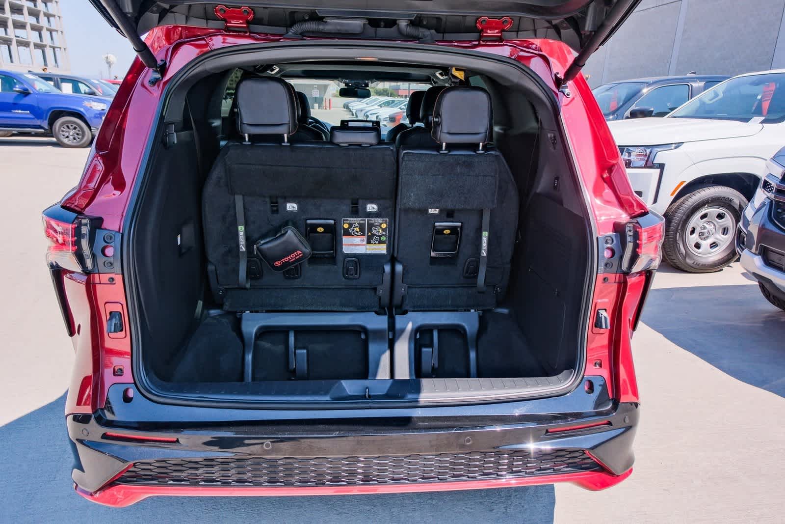 Thumbnail: 2024 Toyota Sienna - 24