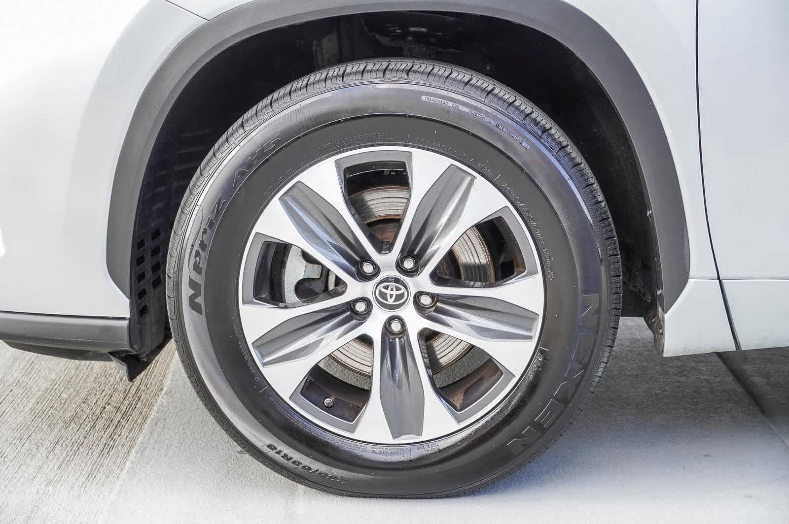 2022 Toyota Highlander XLE 10