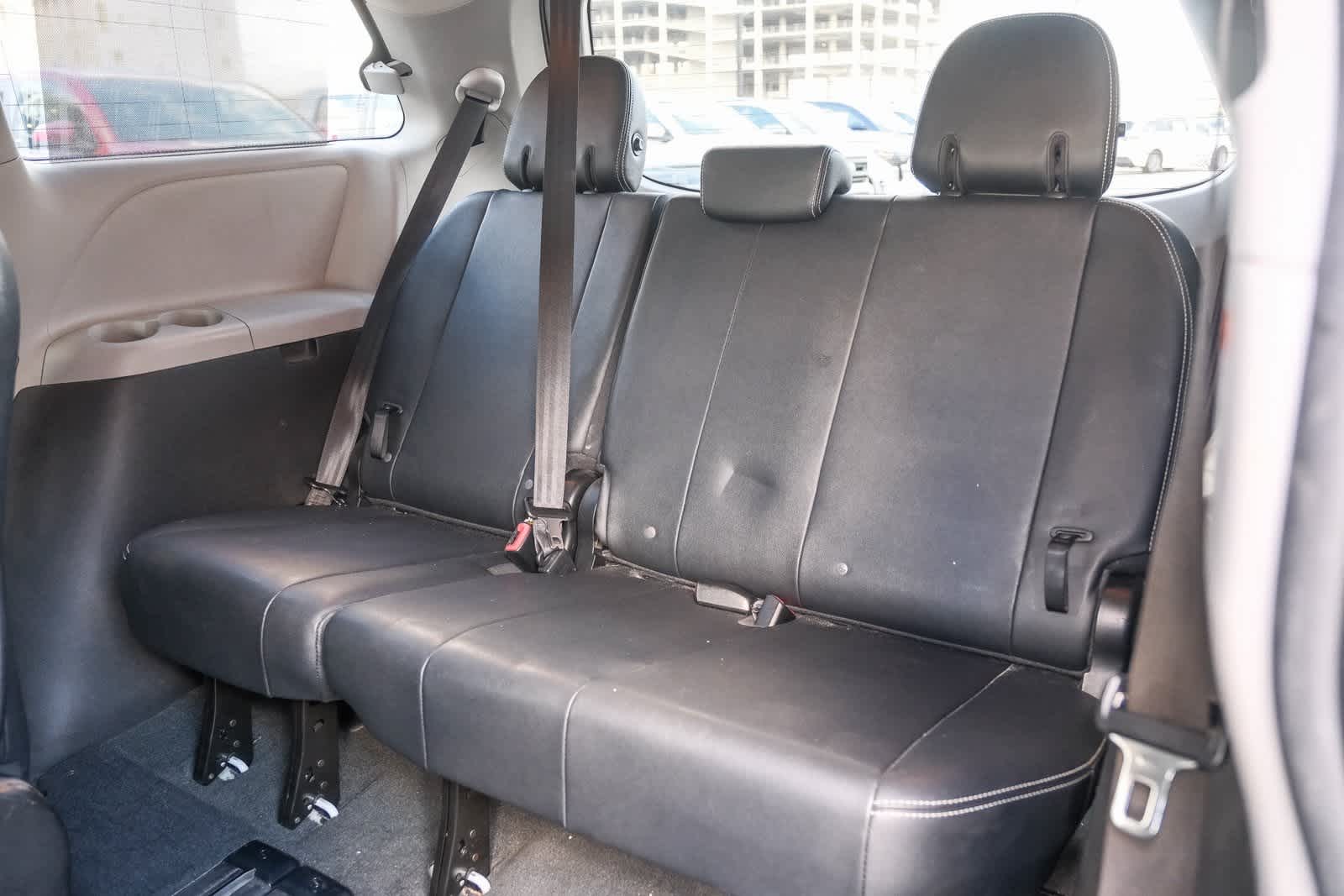 Thumbnail: 2015 Toyota Sienna - 20
