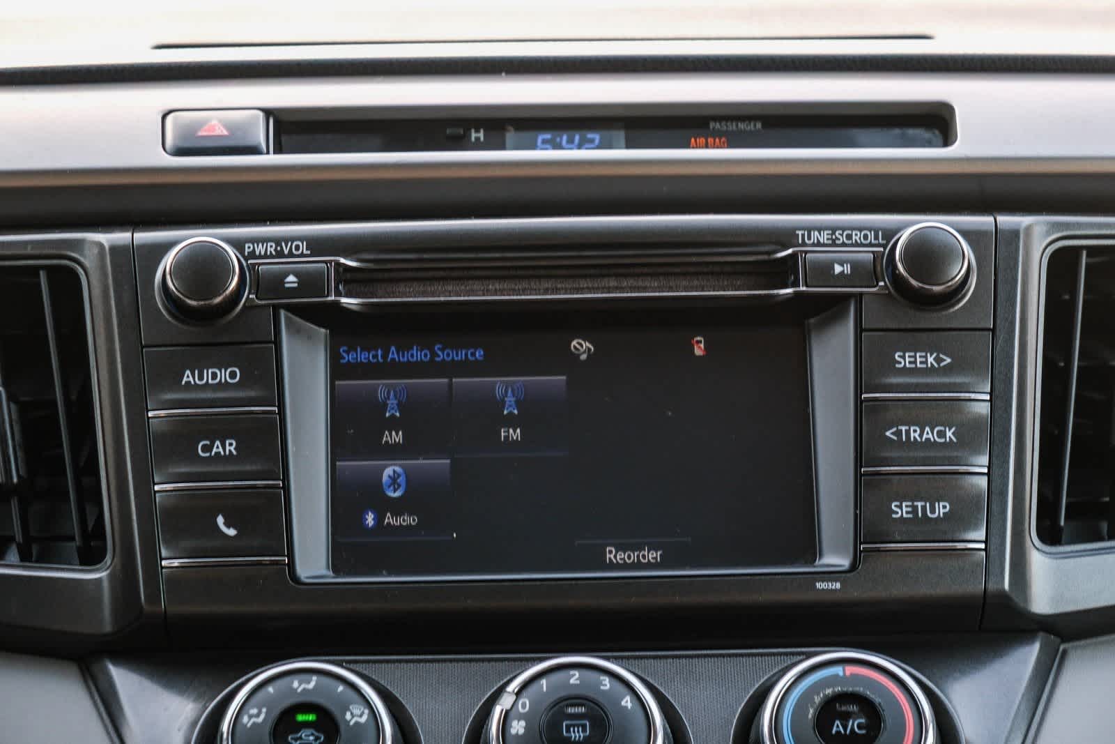 Thumbnail: 2015 Toyota RAV4 - 16