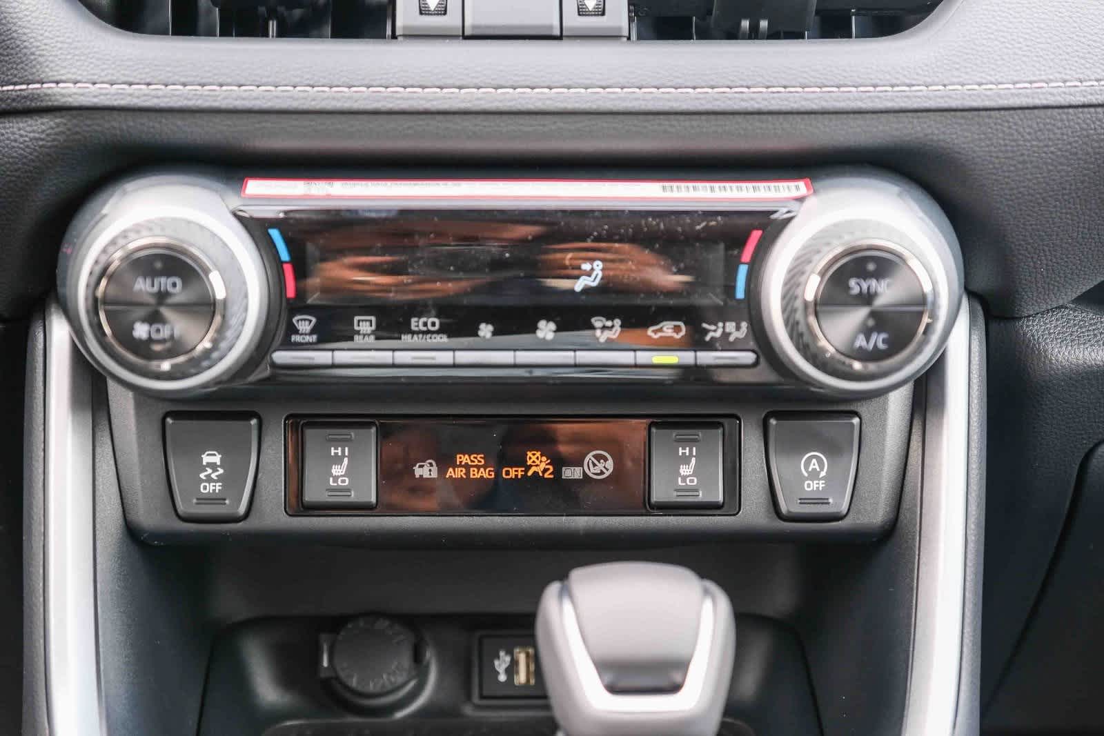 Thumbnail: 2025 Toyota RAV4 - 15