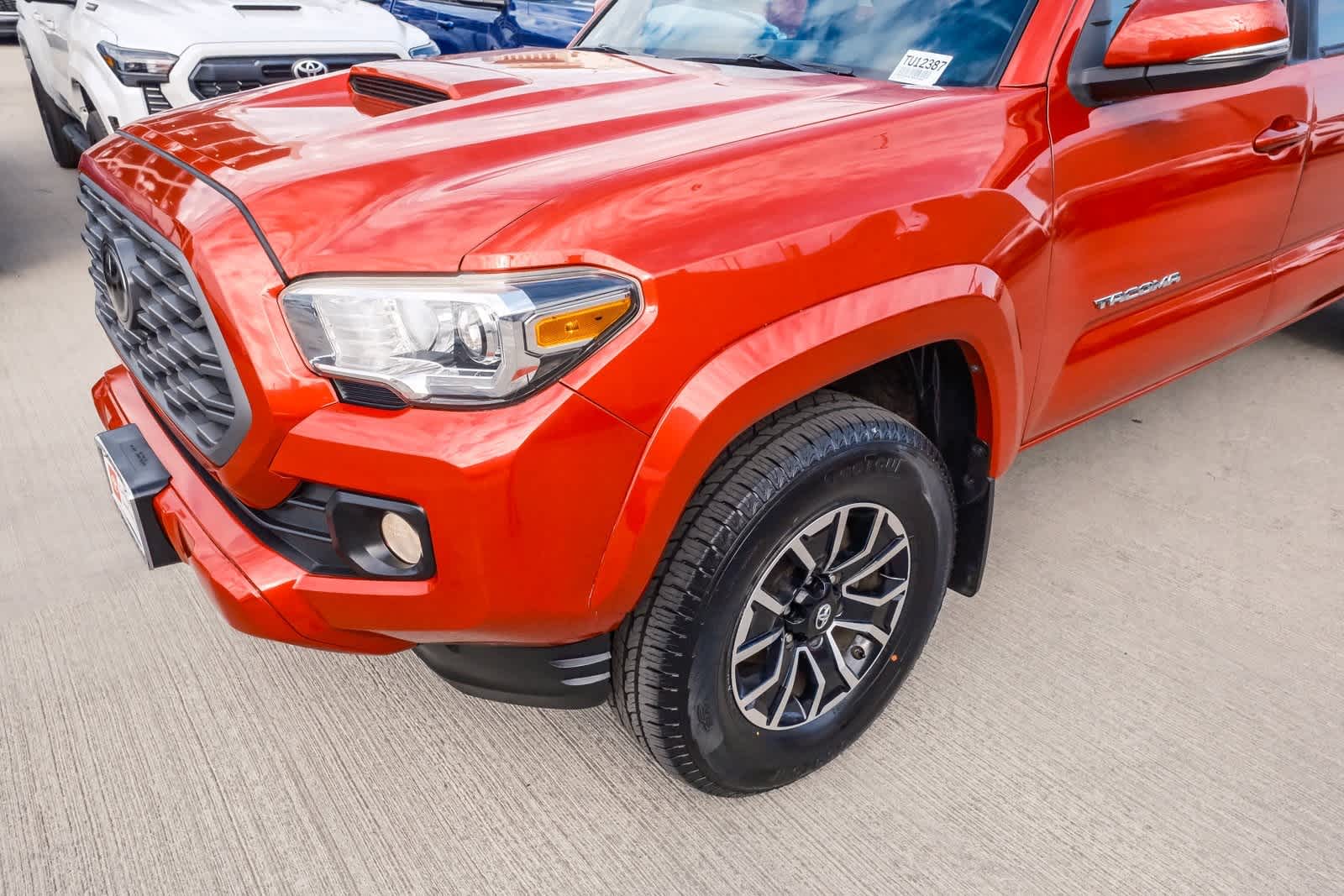 Thumbnail: 2020 Toyota Tacoma - 12