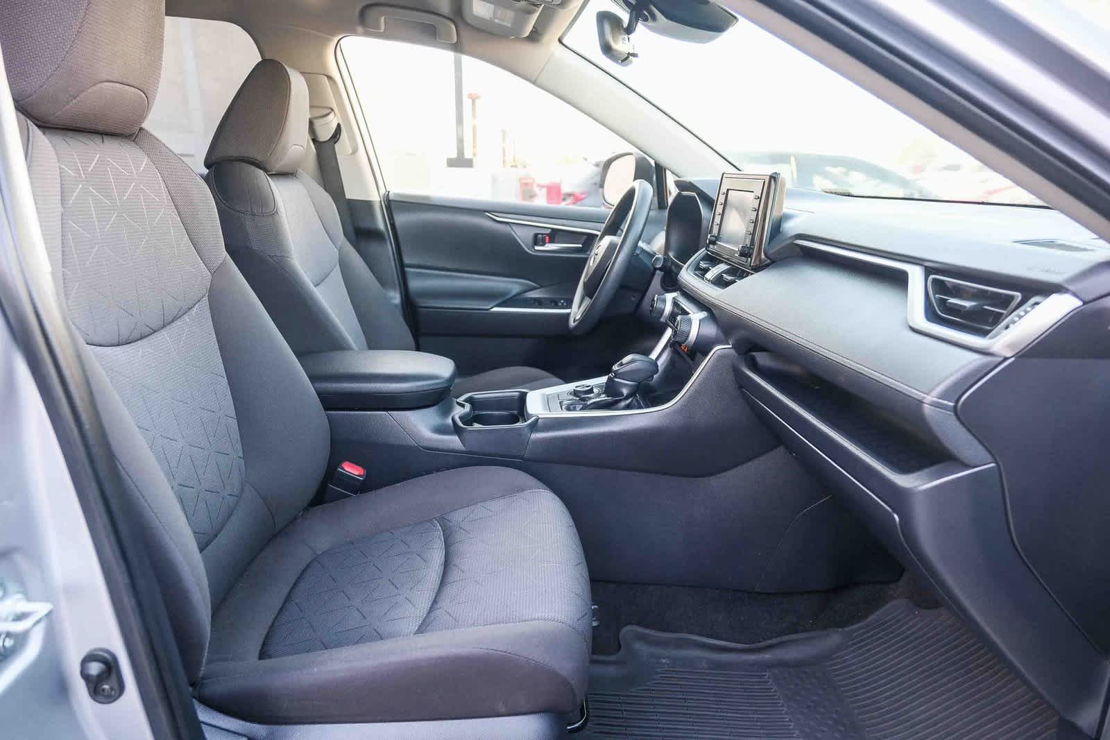 Thumbnail: 2020 Toyota RAV4 - 18