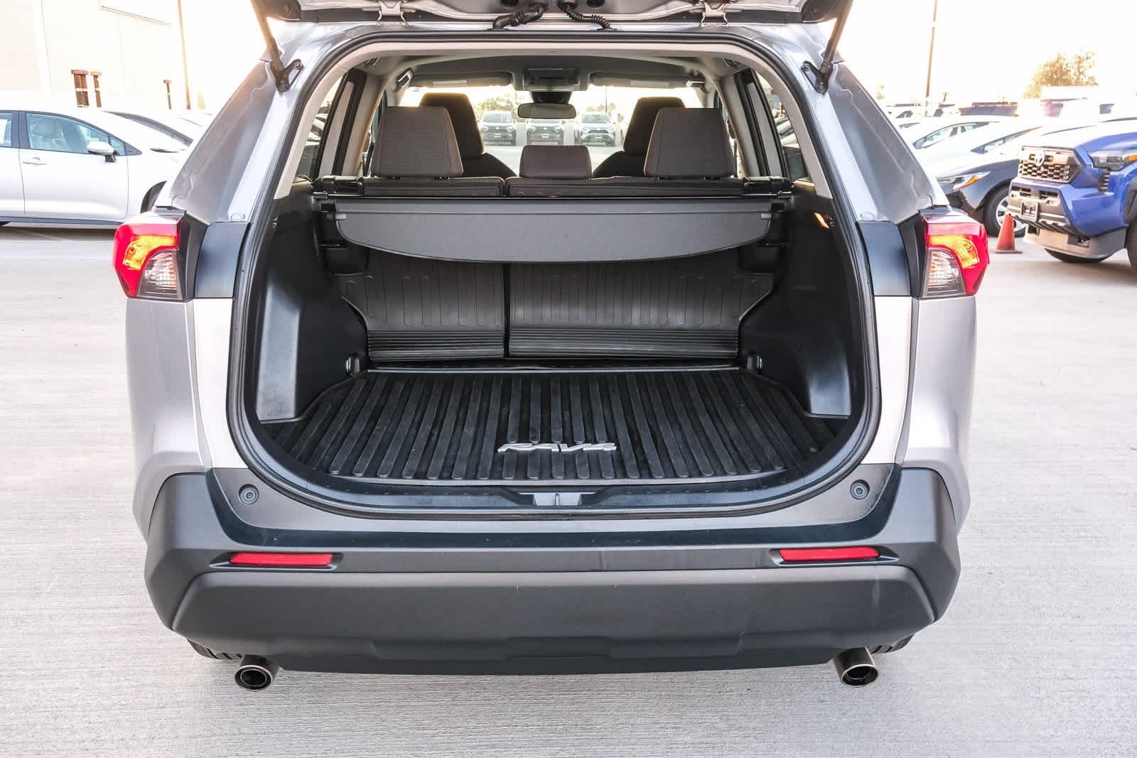 Thumbnail: 2020 Toyota RAV4 - 27