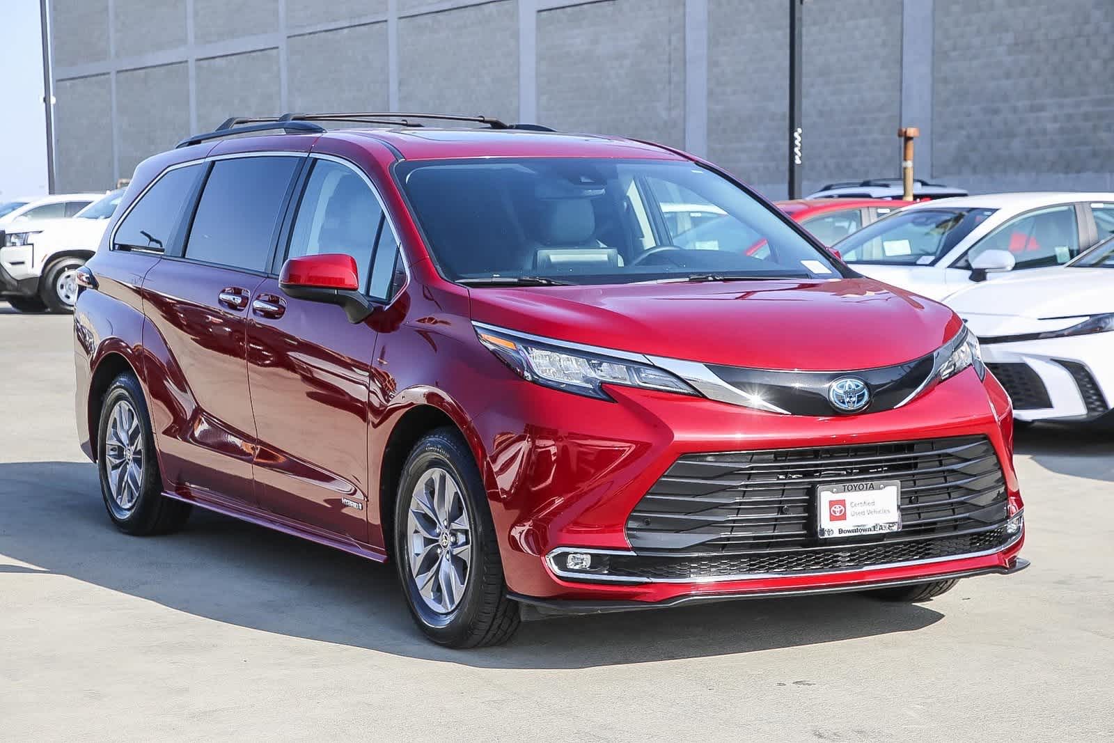 Thumbnail: 2021 Toyota Sienna - 3