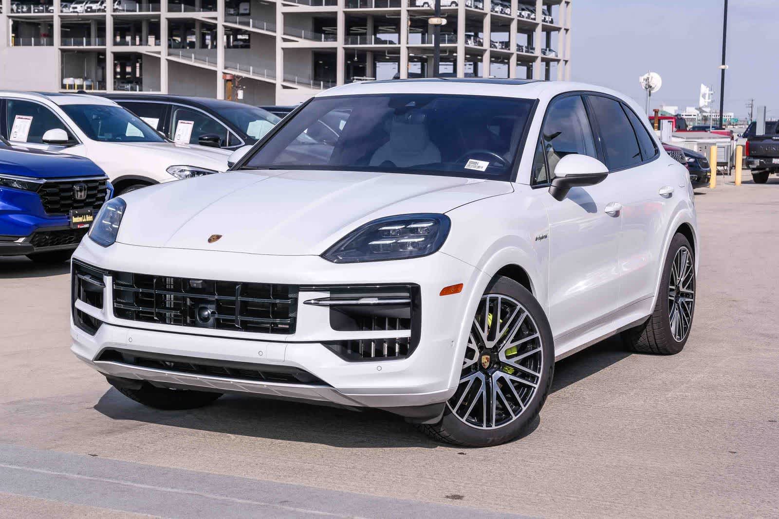 Thumbnail: 2024 Porsche Cayenne - 1