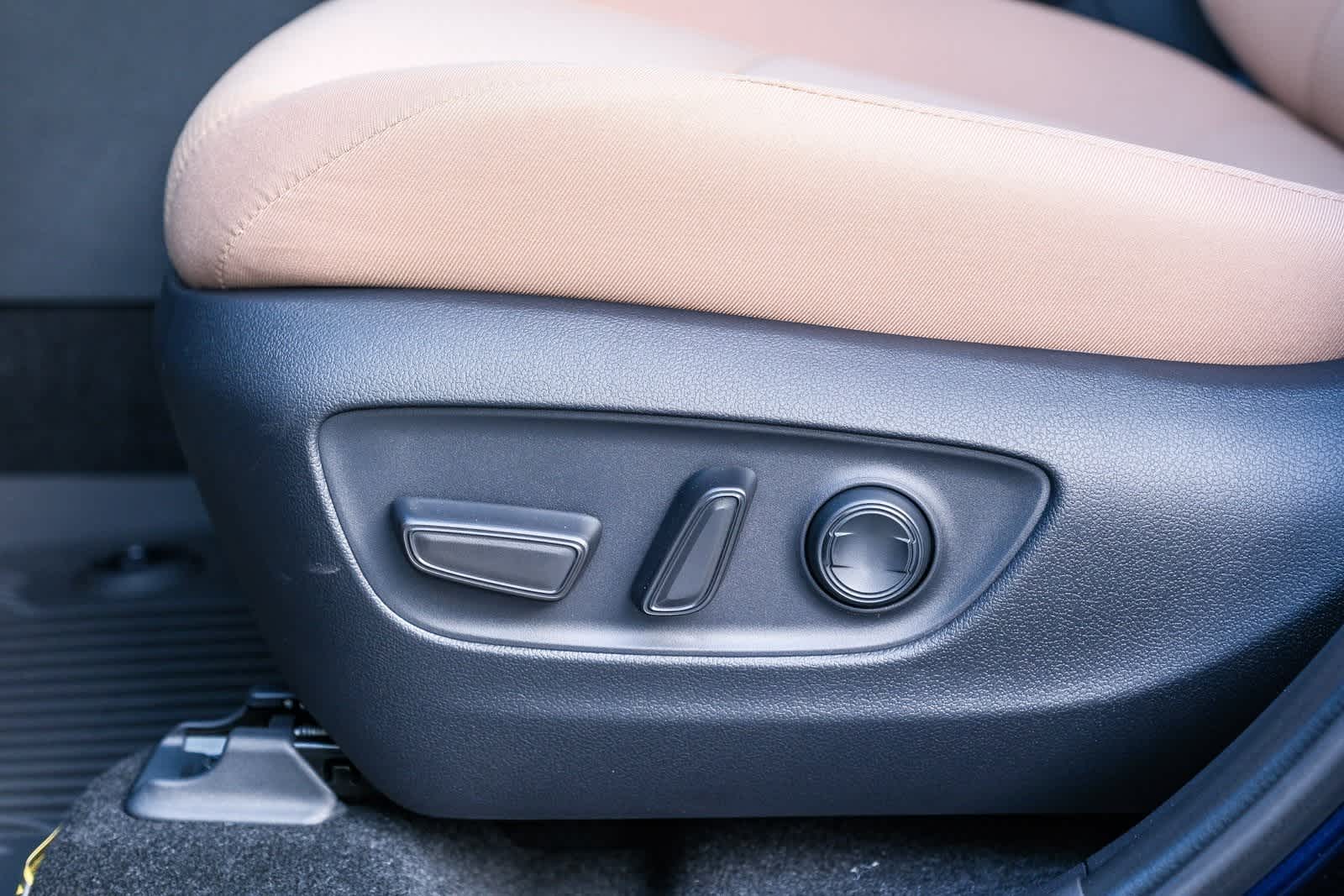 Thumbnail: 2025 Toyota RAV4 - 24