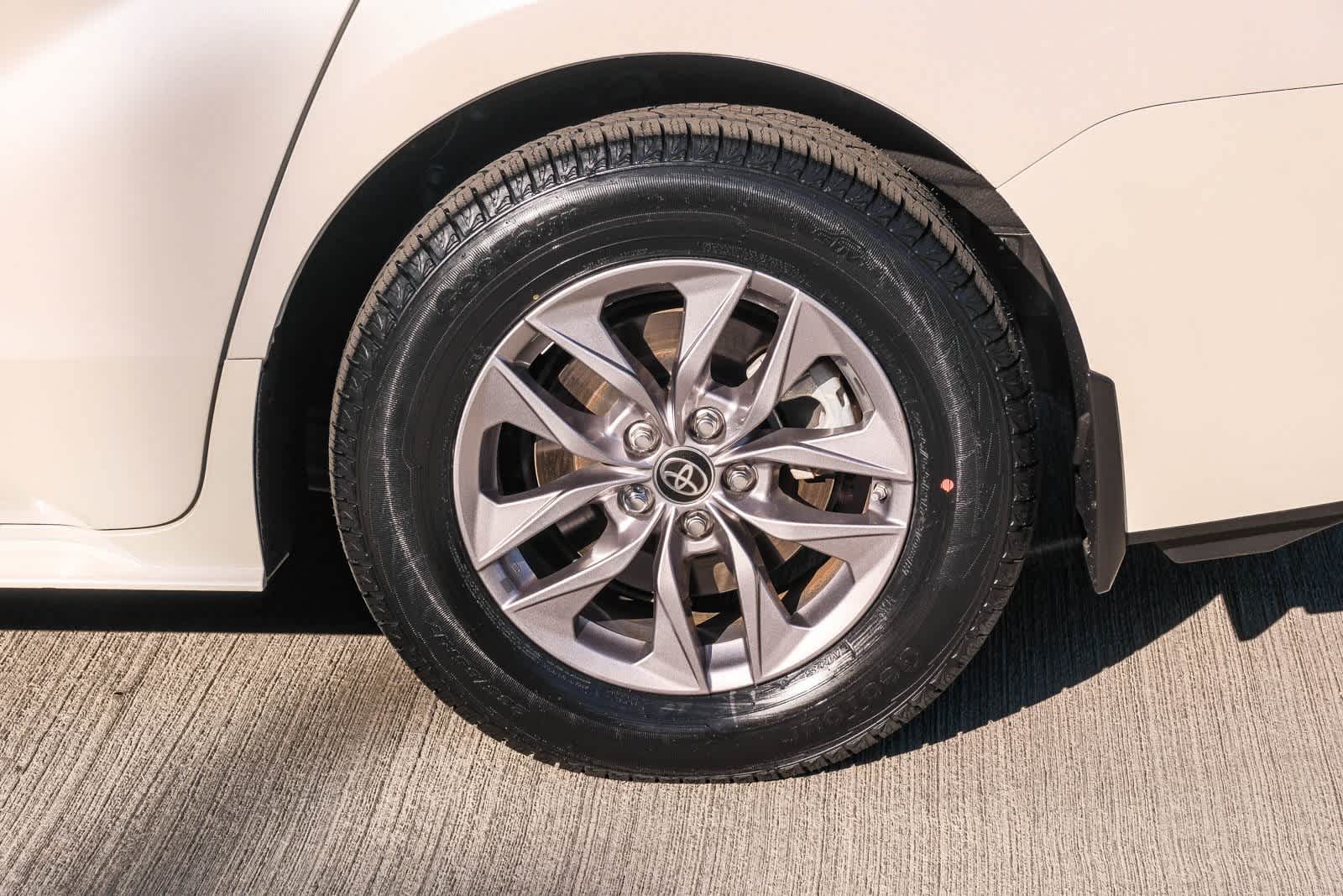 Thumbnail: 2021 Toyota Sienna - 9